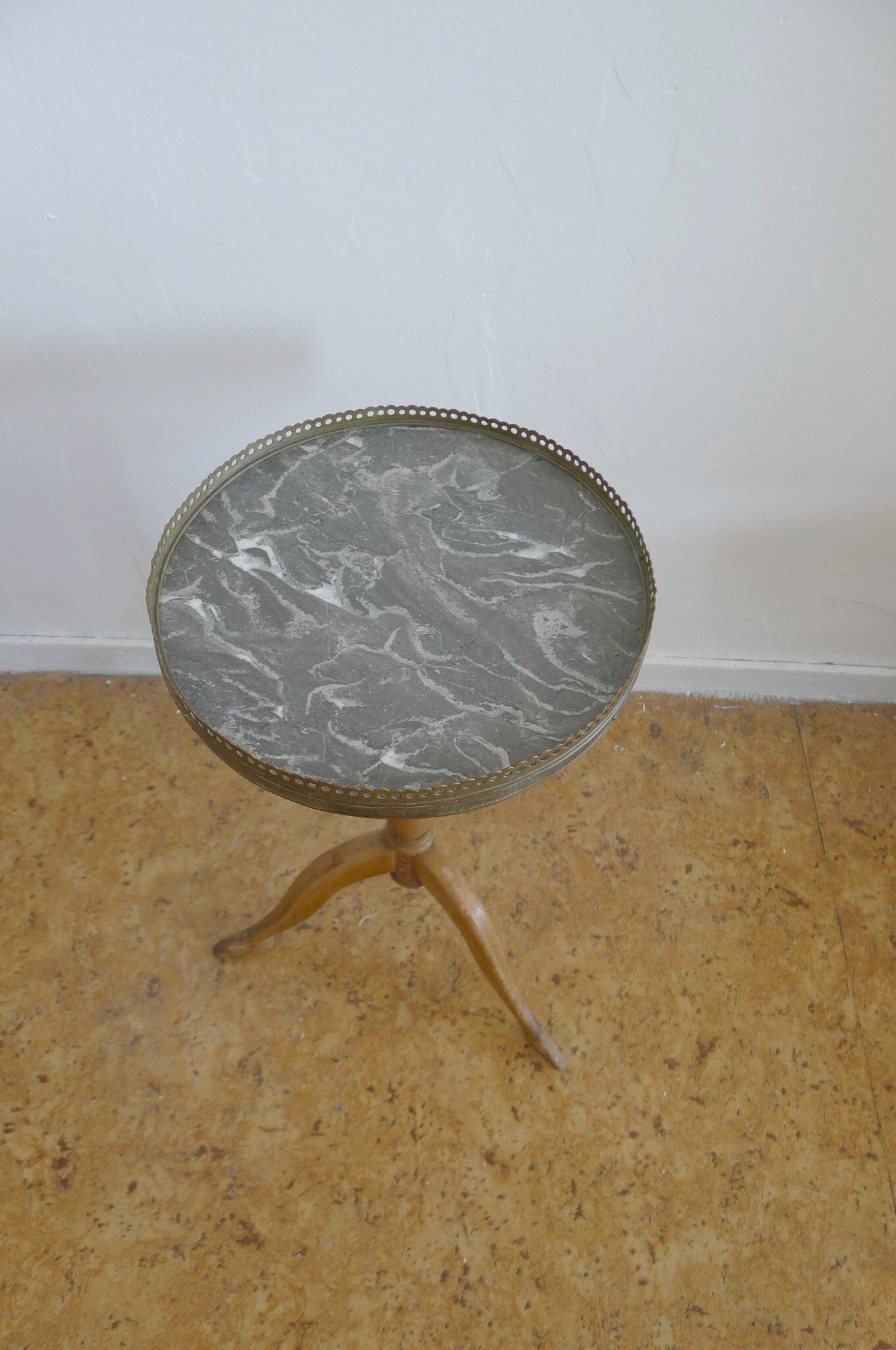 Tripod pedestal veined black marble