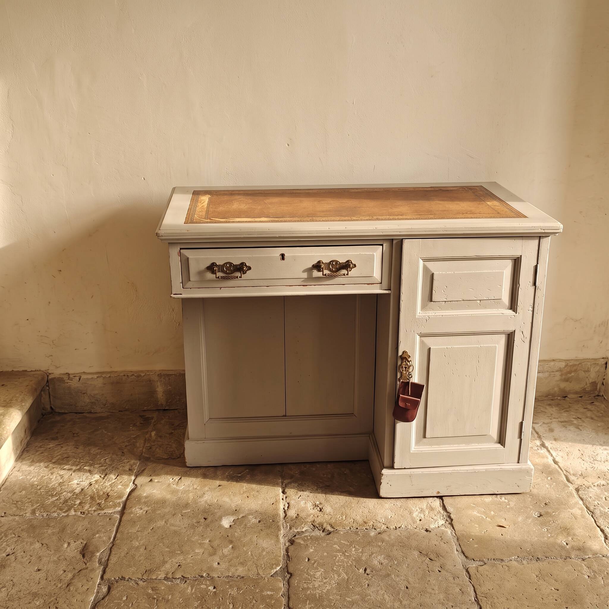 Antique solid wood desk – Country / shabby chic style – 1 drawer and 2 cupboards