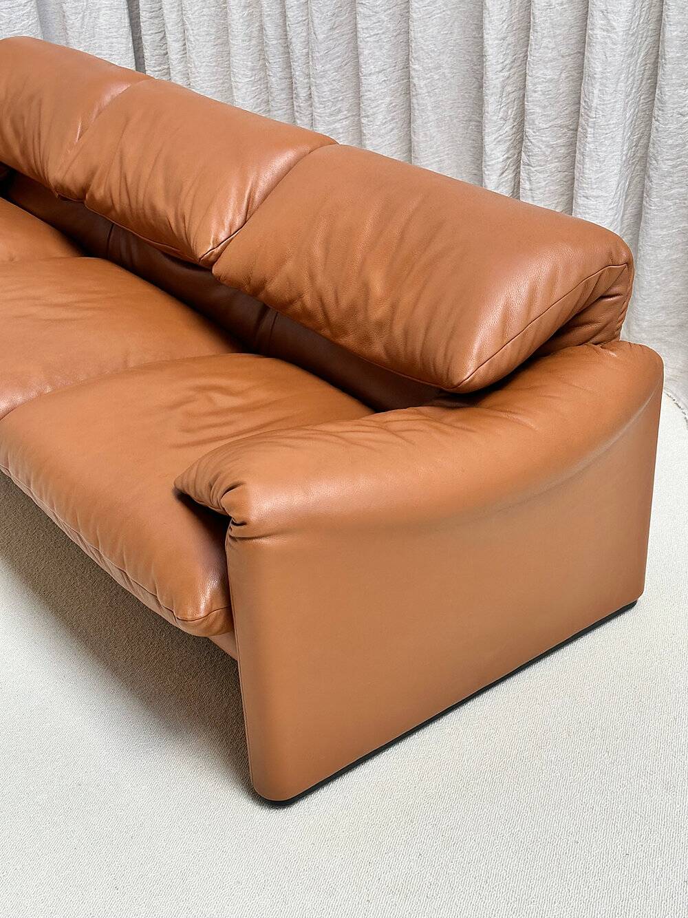 Maralunga 3-seater sofa, Vico Magistretti, Cassina, Italy.