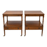 Paire de tables d'appoint anglaises en acajou à tablette coulissante