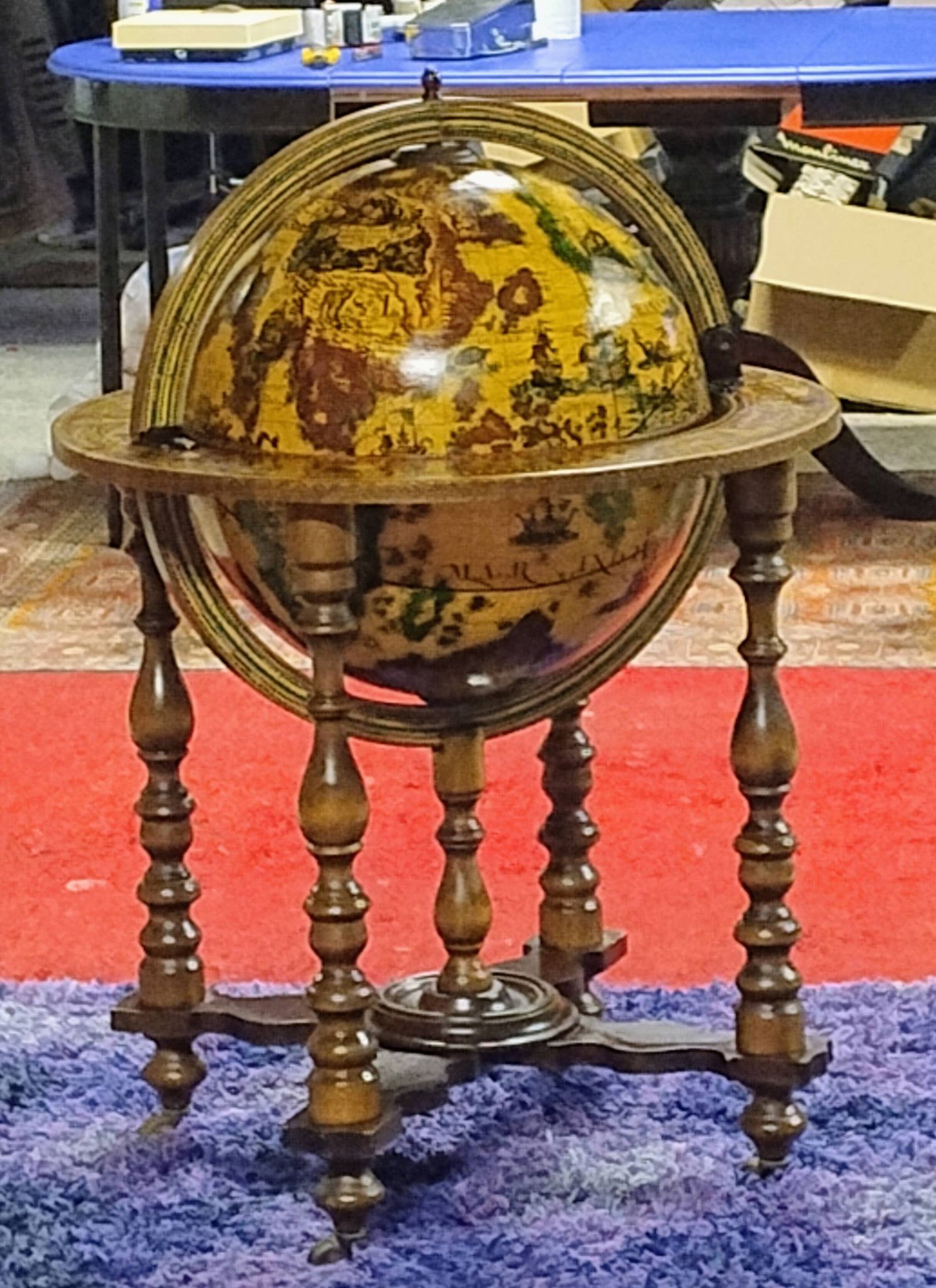 Bar, globe terrestre, signes du zodiaque , années 70