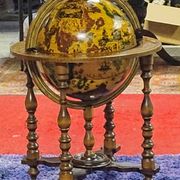 Bar, globe terrestre, signes du zodiaque , années 70