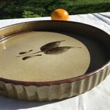 Flat pie beige khaki leaf pattern