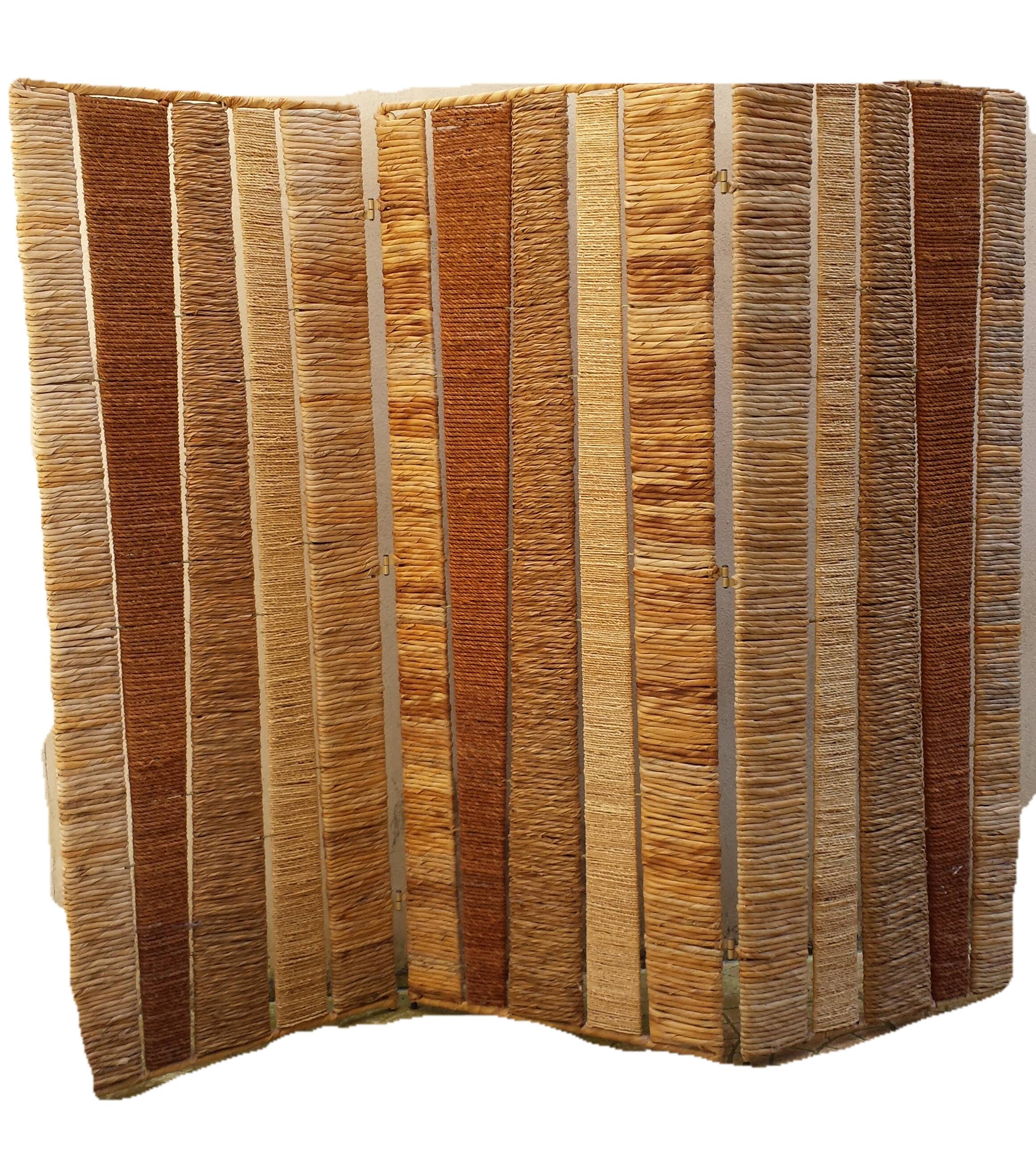 Straw and woven rope screen with metal structure