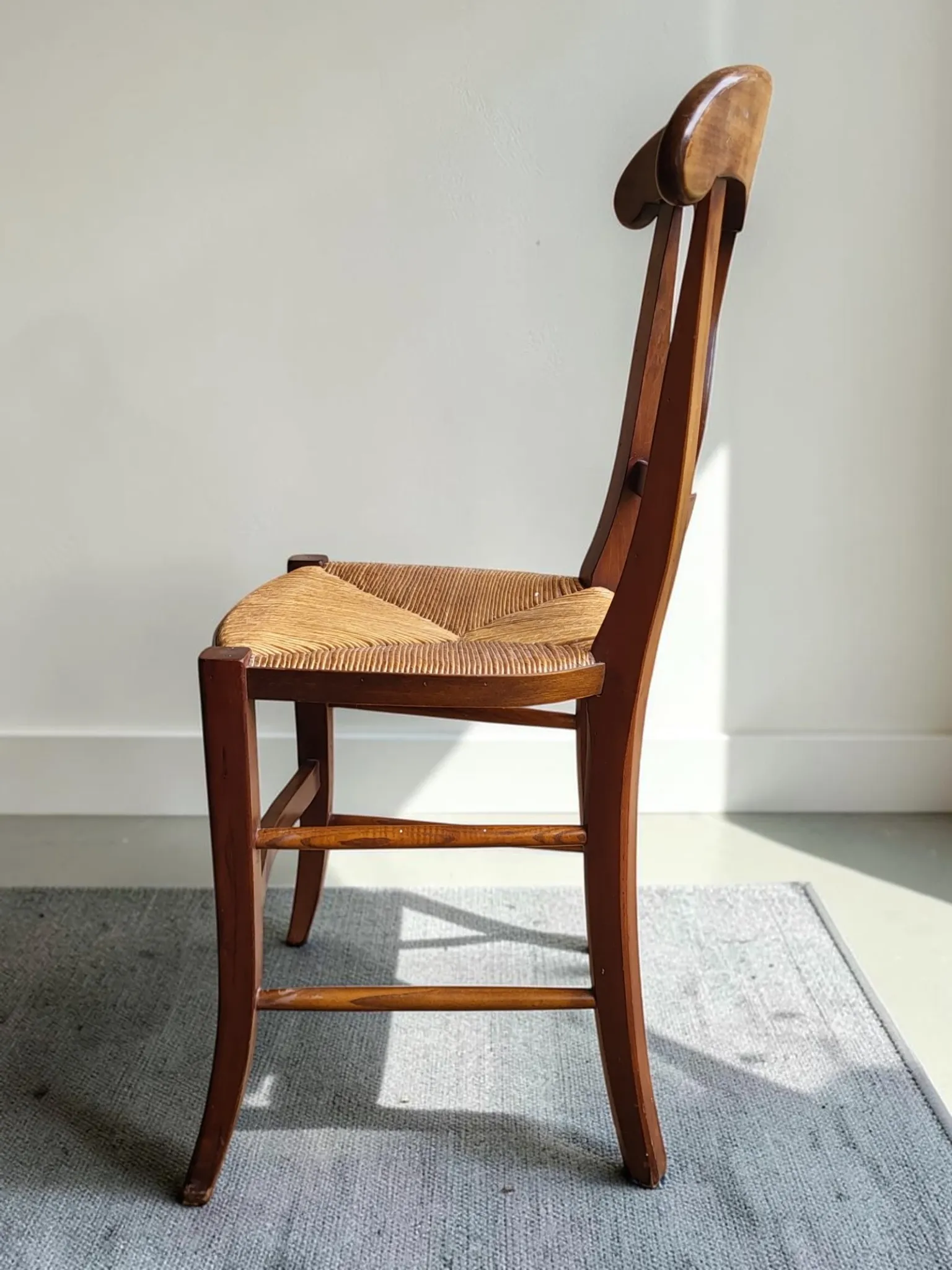 Chaise en merisier de style Directoire