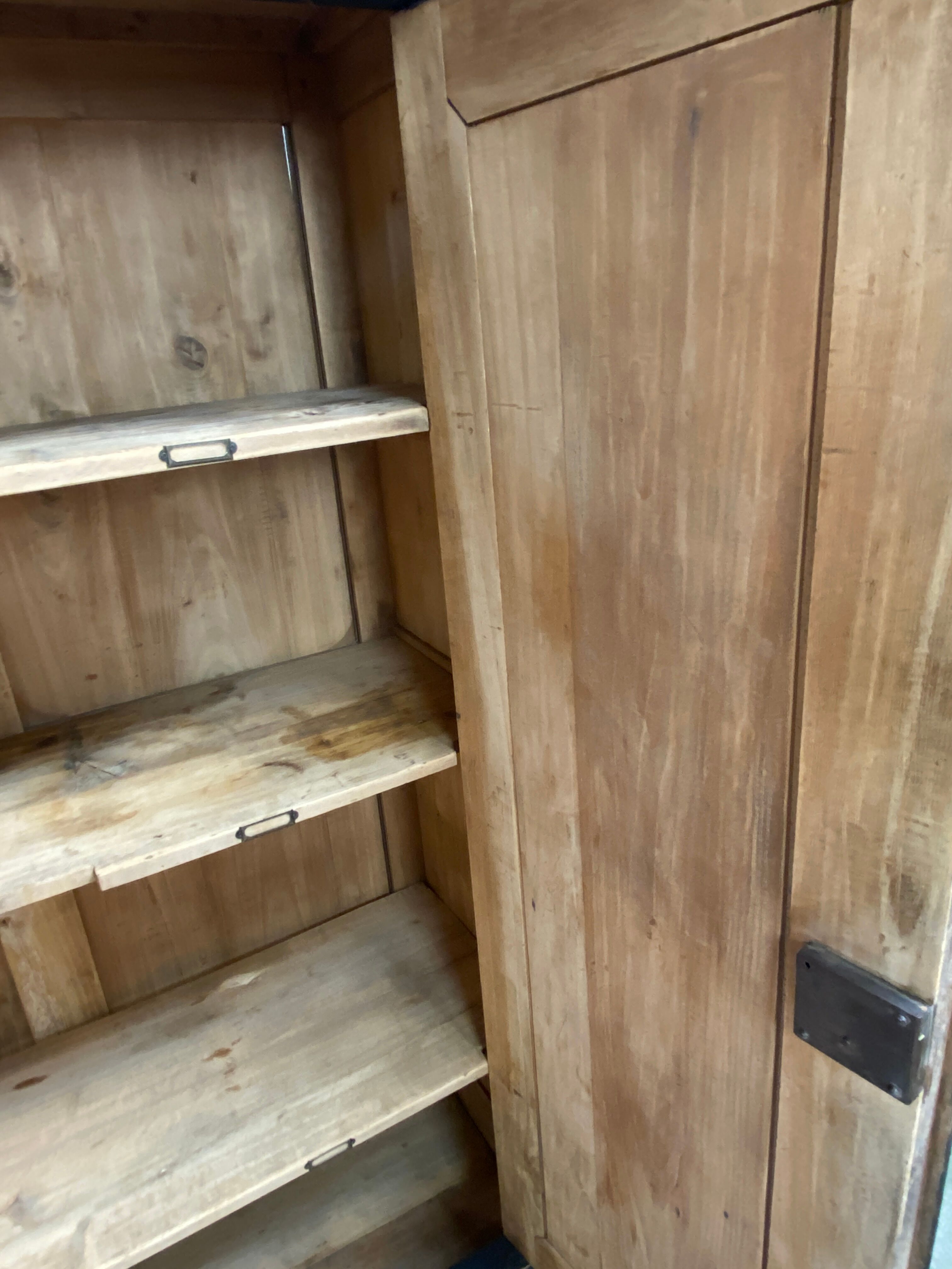 Parisian workshop cabinet 1m72