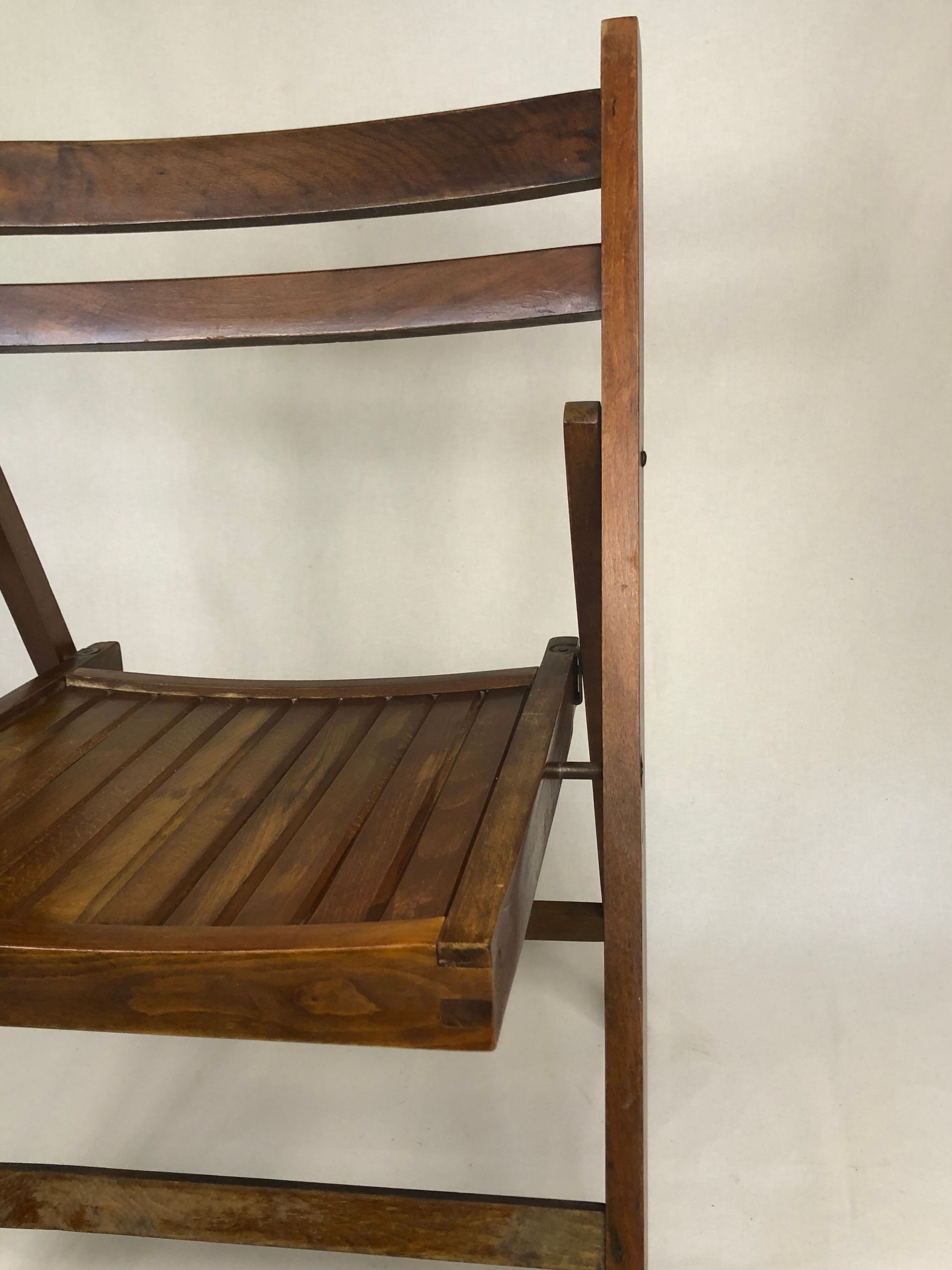 Folding chair in raw wood