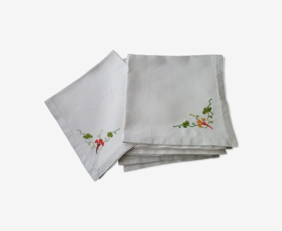 Set de 6 serviettes de table en lin blanc broderies dans un angle 50 x 53 cm