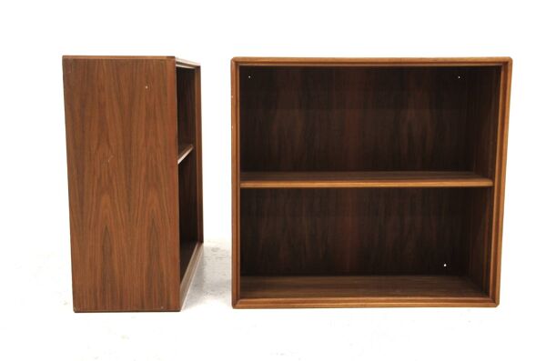 Set de 2 tables de chevet en noyer ''Facett'', Bertil Fridhagen, Bodafors, Suède, 1960