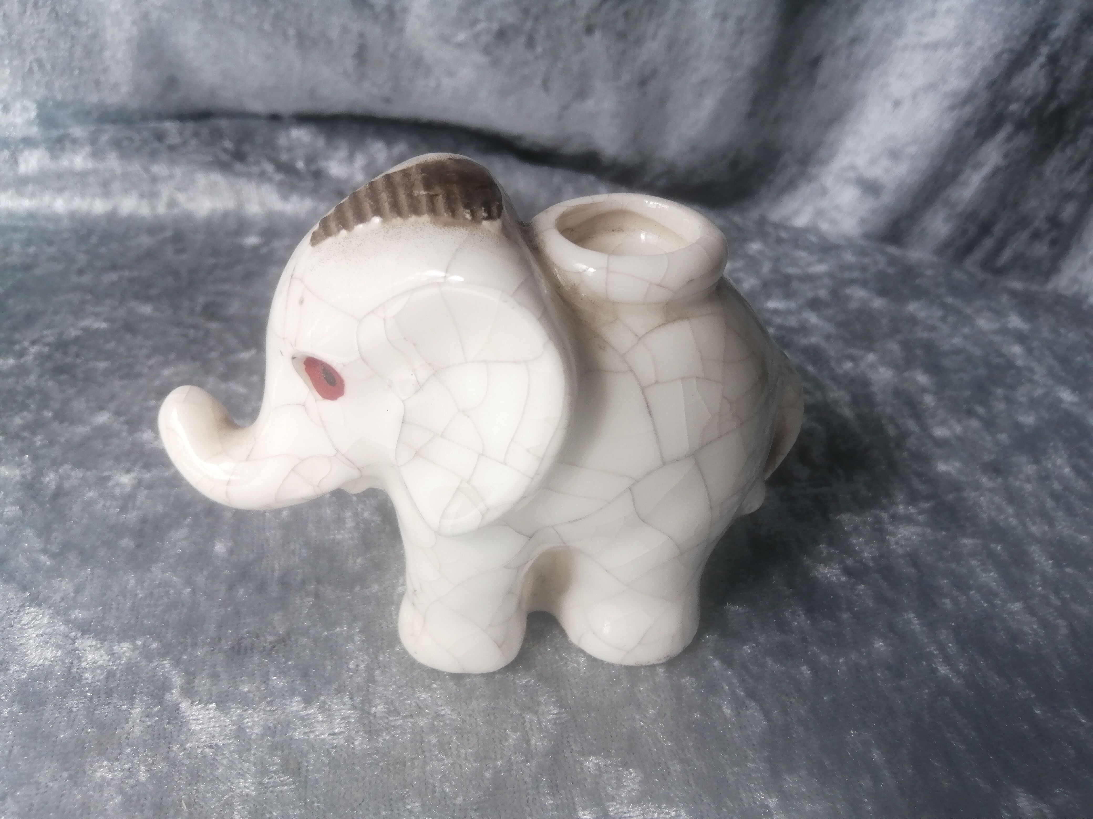 Former pyrogen art deco faience crackthe shape of elephant