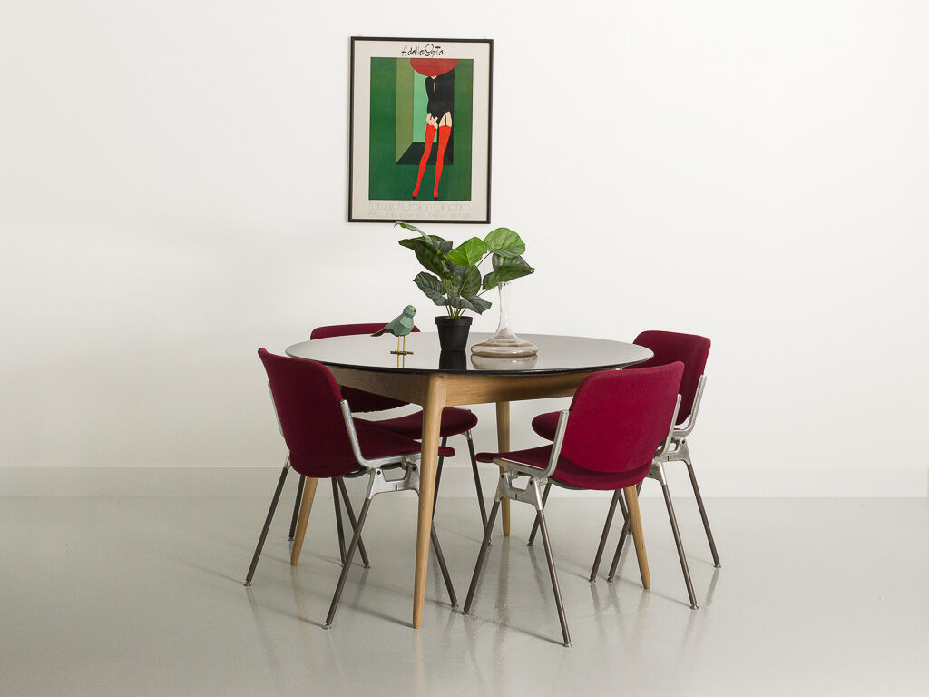 Round table, black lacquered top, solid oak base