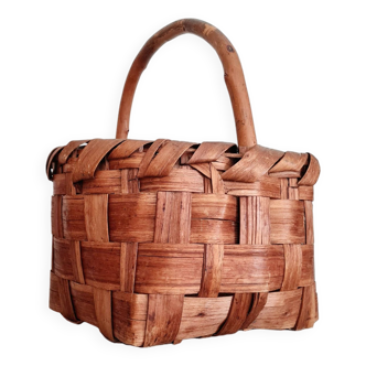 Old basket in wood and natural fibers