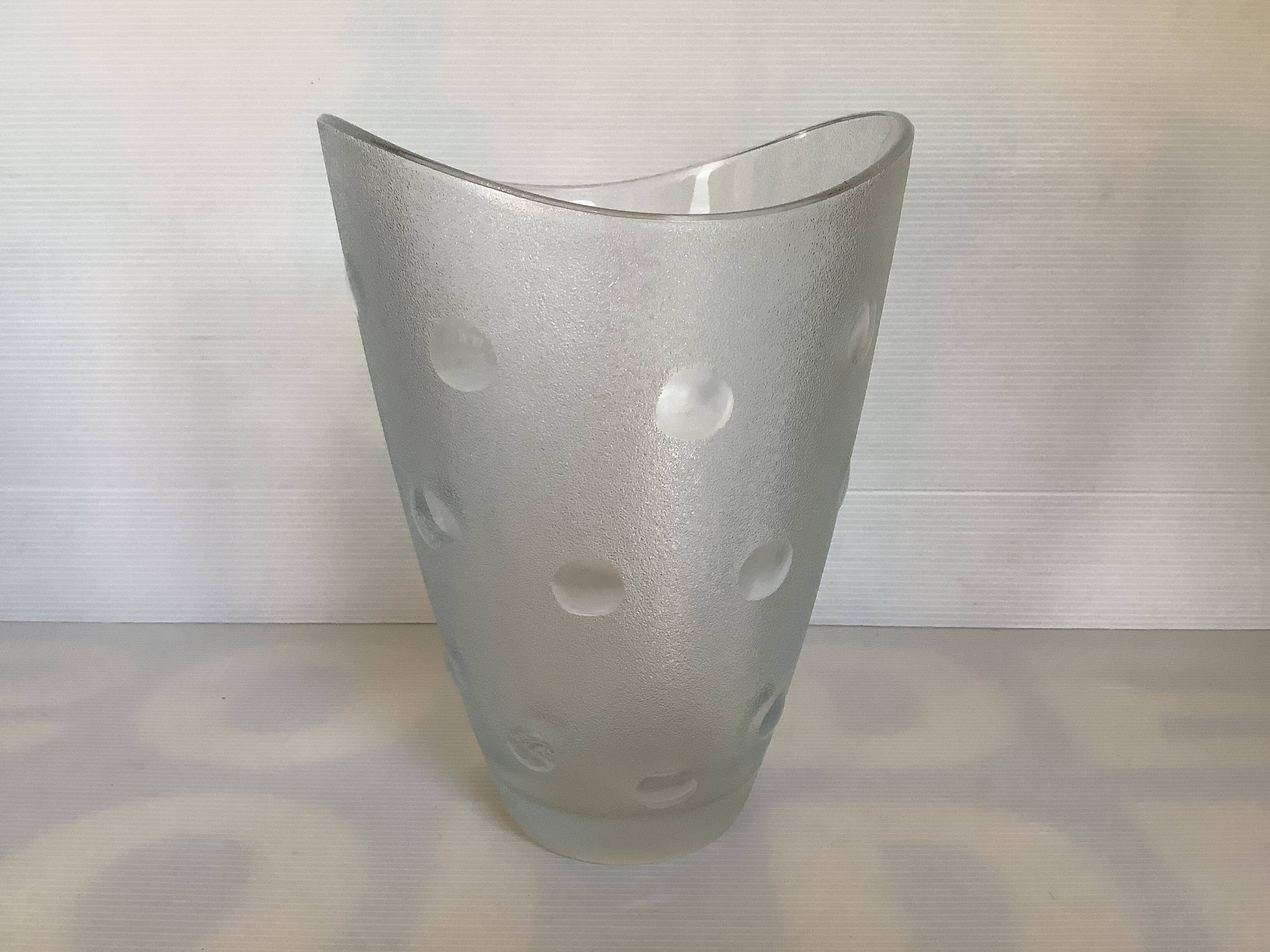 Vase polka dots Italy round in relief