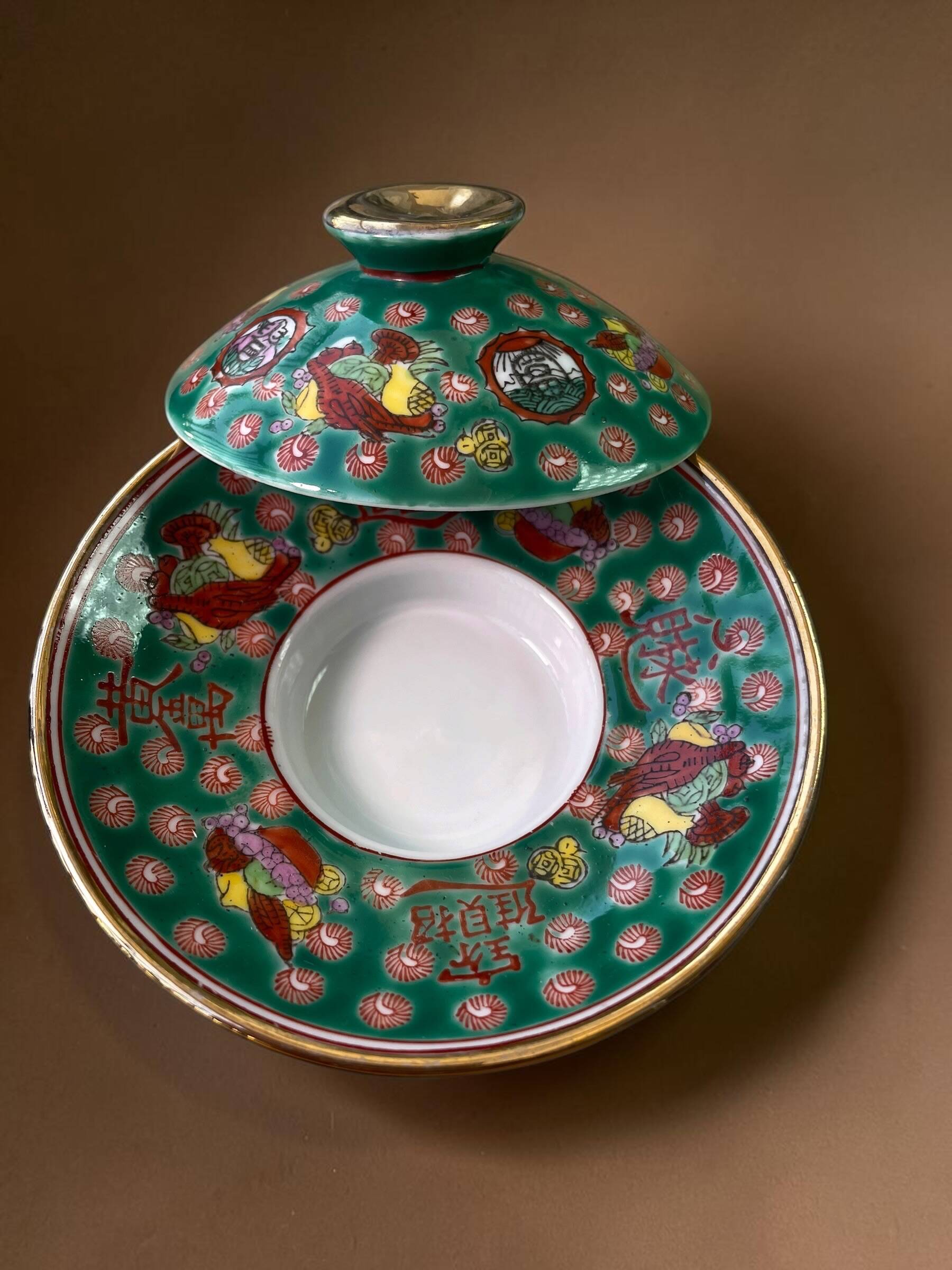 Small covered Chinese porcelain dish, Wan Shou decoration, 1970s-80s.