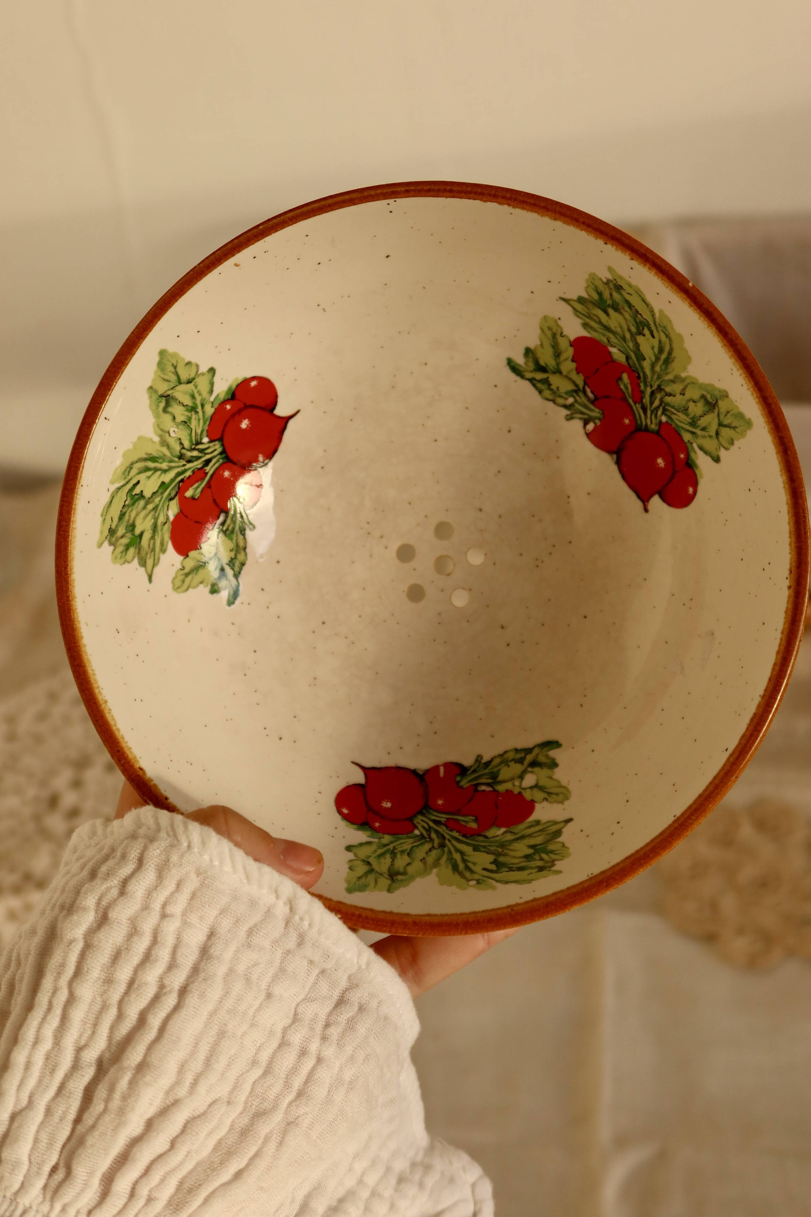 Small vintage ceramic drainer with radish pattern stoneware effect