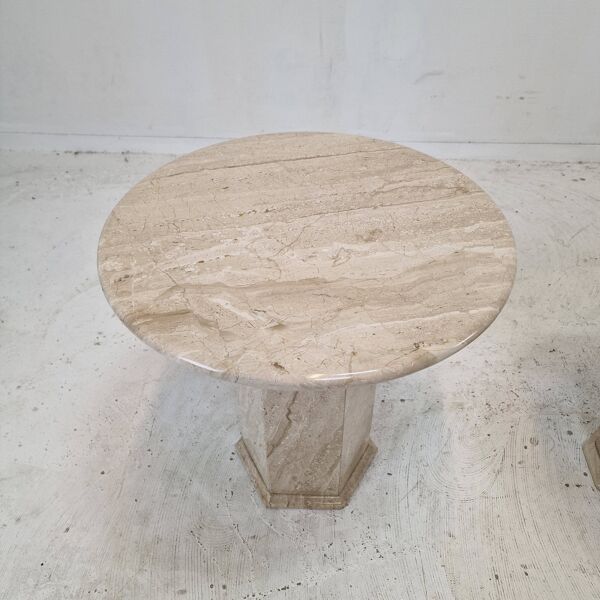 Ensemble de 2 guéridons ou tables d'appoint en travertin italien, années 1980