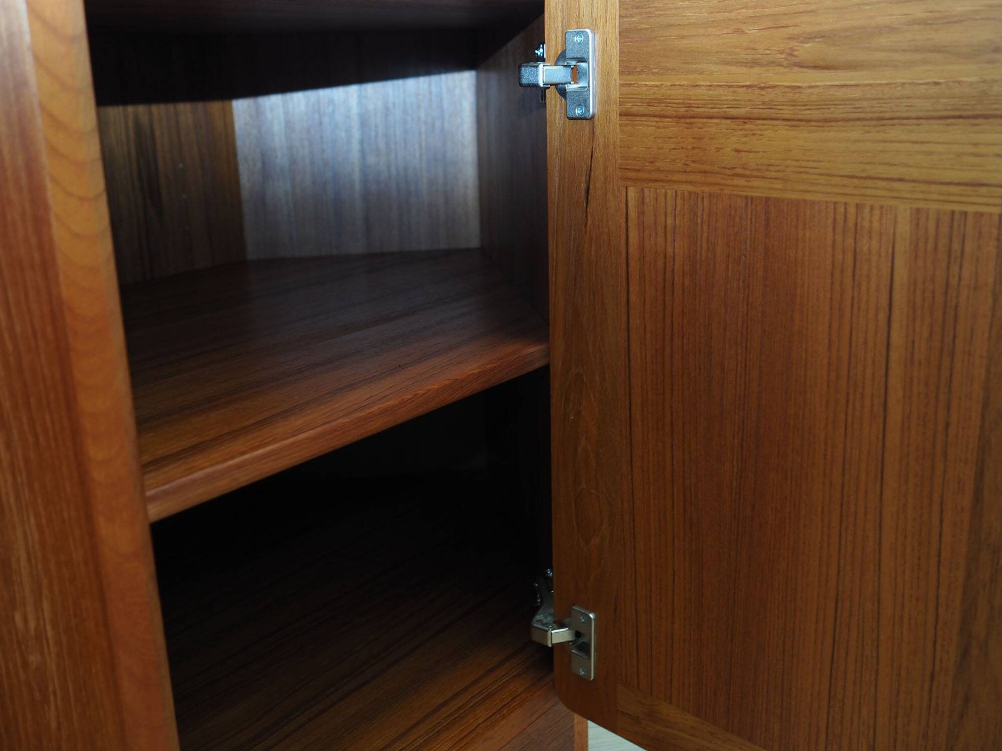 Cabinet en teck, design danois, années 1970, production : Danemark