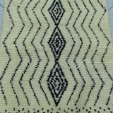 Handcrafted Moroccan rug decorated 250cm x 150cm