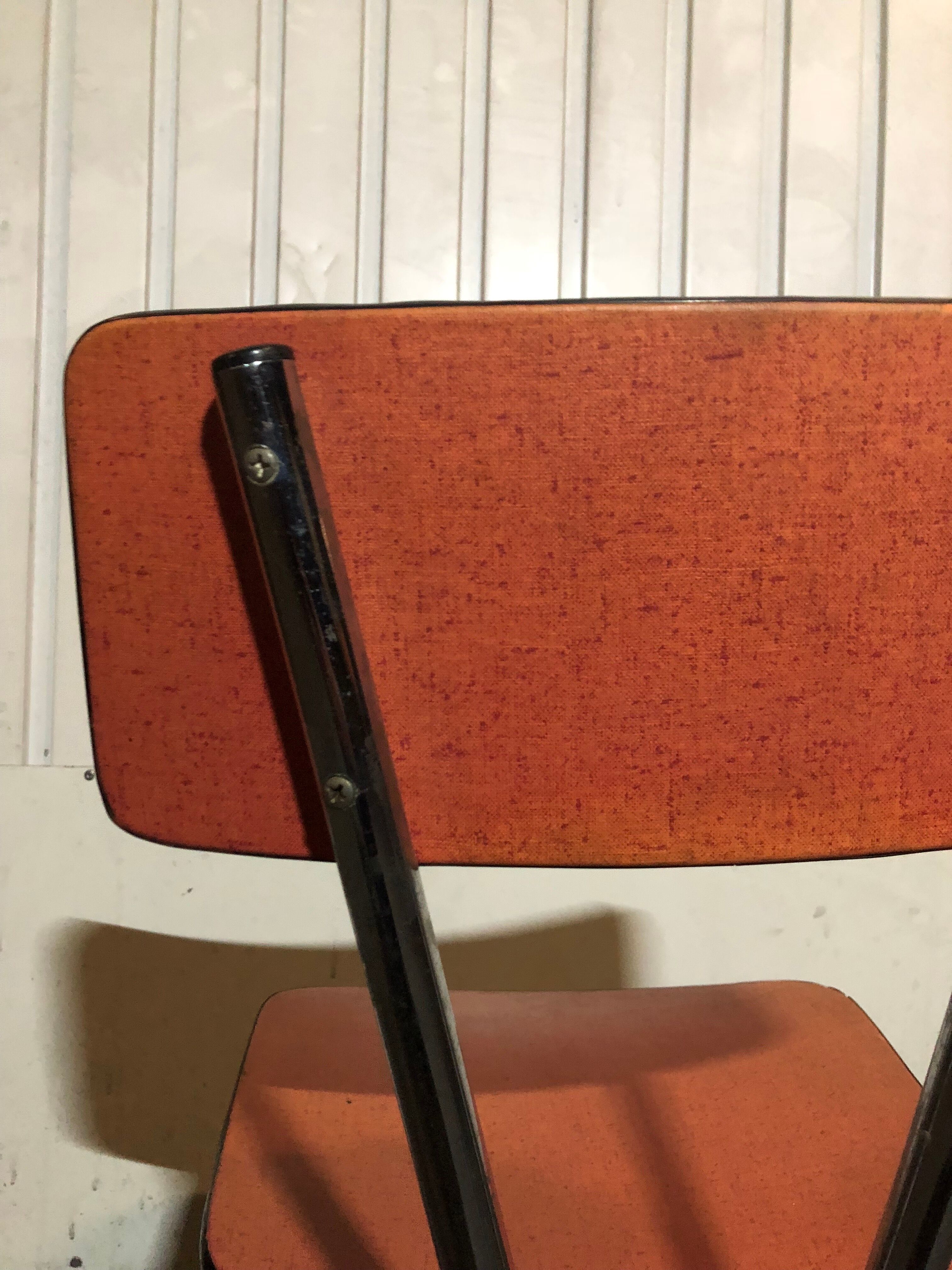 Set of 2 formica coral speckled chairs