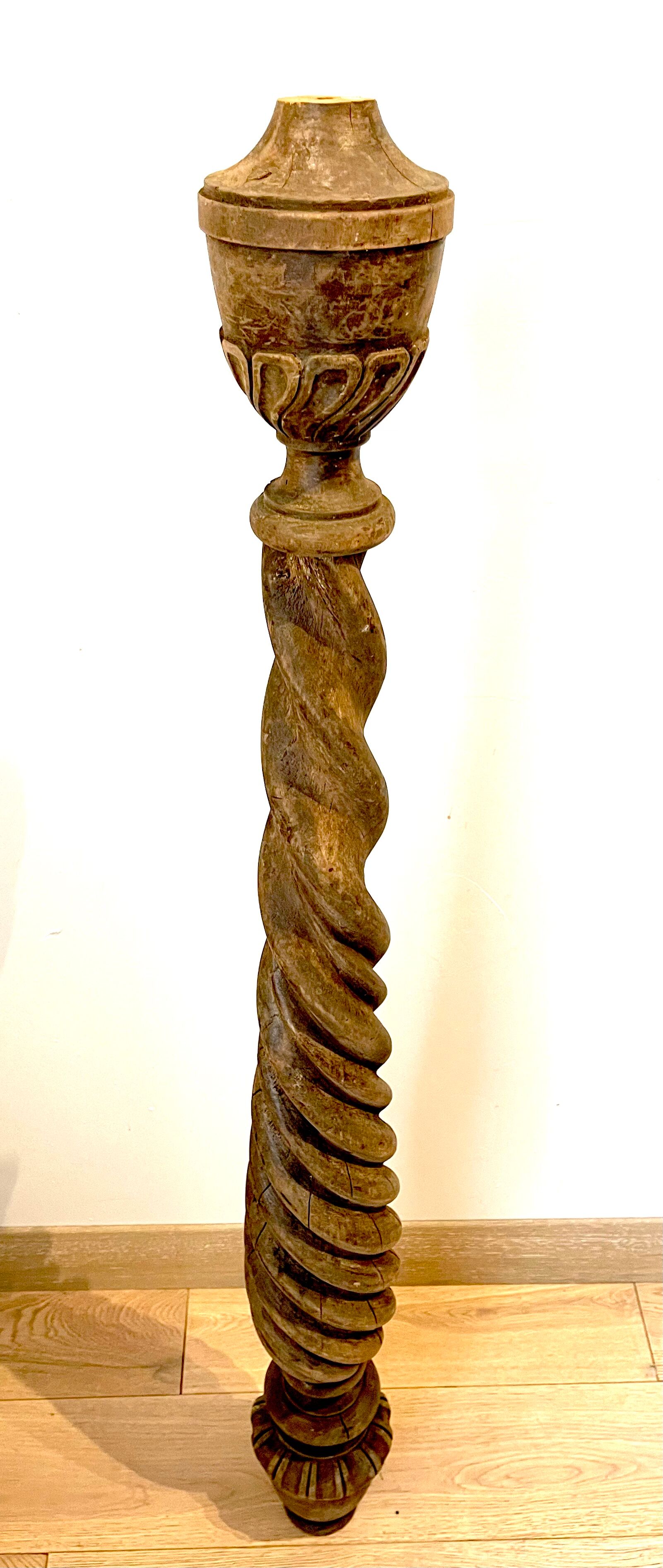 Carved wooden column 123 cm from the xix
