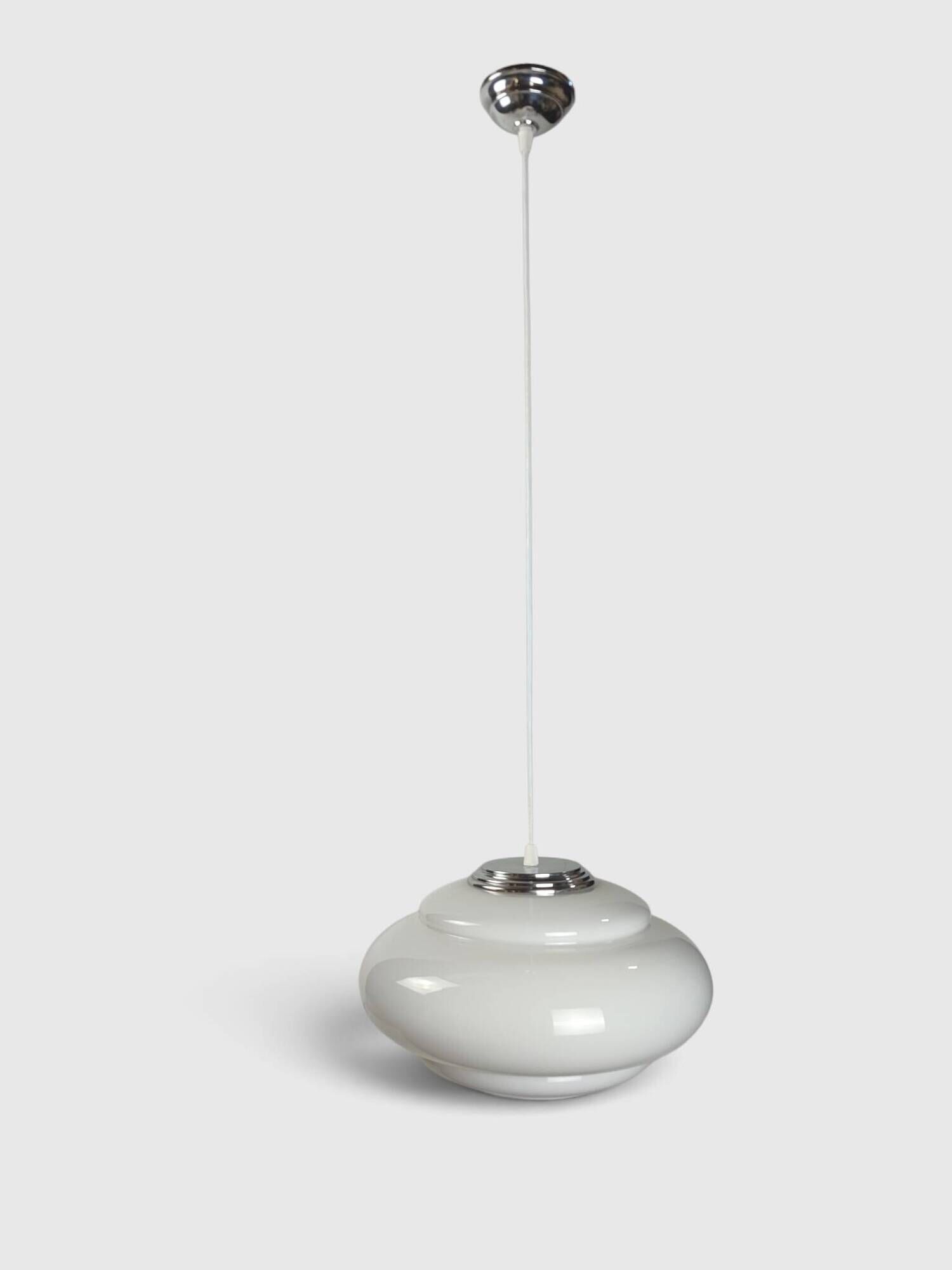 Suspension UFO in white opal with steps and chrome metal