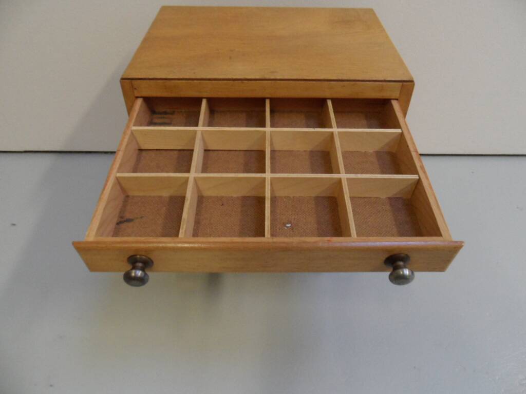 Classeur vintage à tiroirs