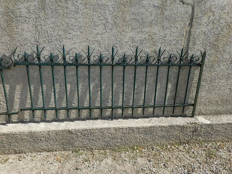 Set of 4 barriers old cloture iron grid