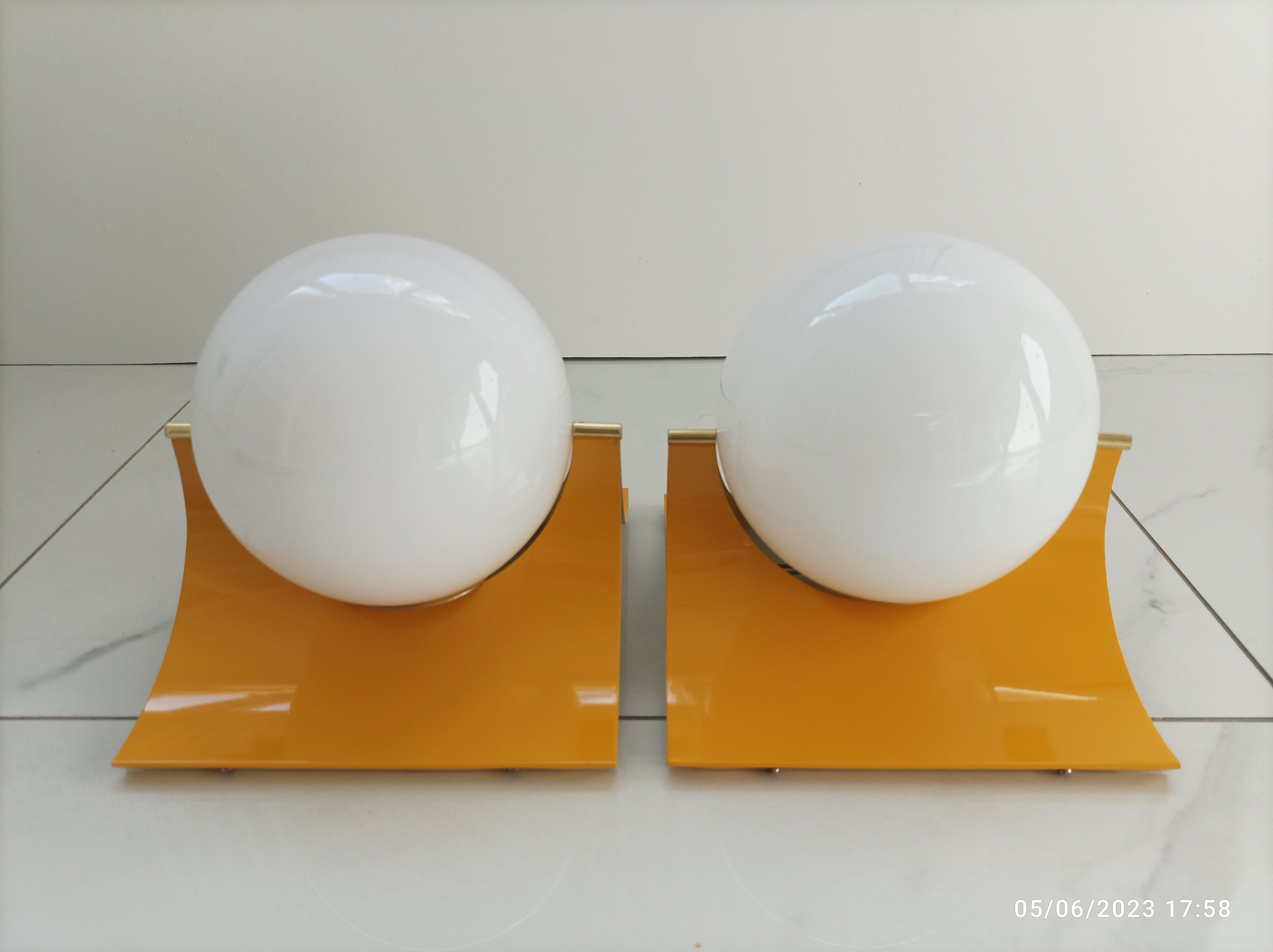 Duo vintage wall lamps
