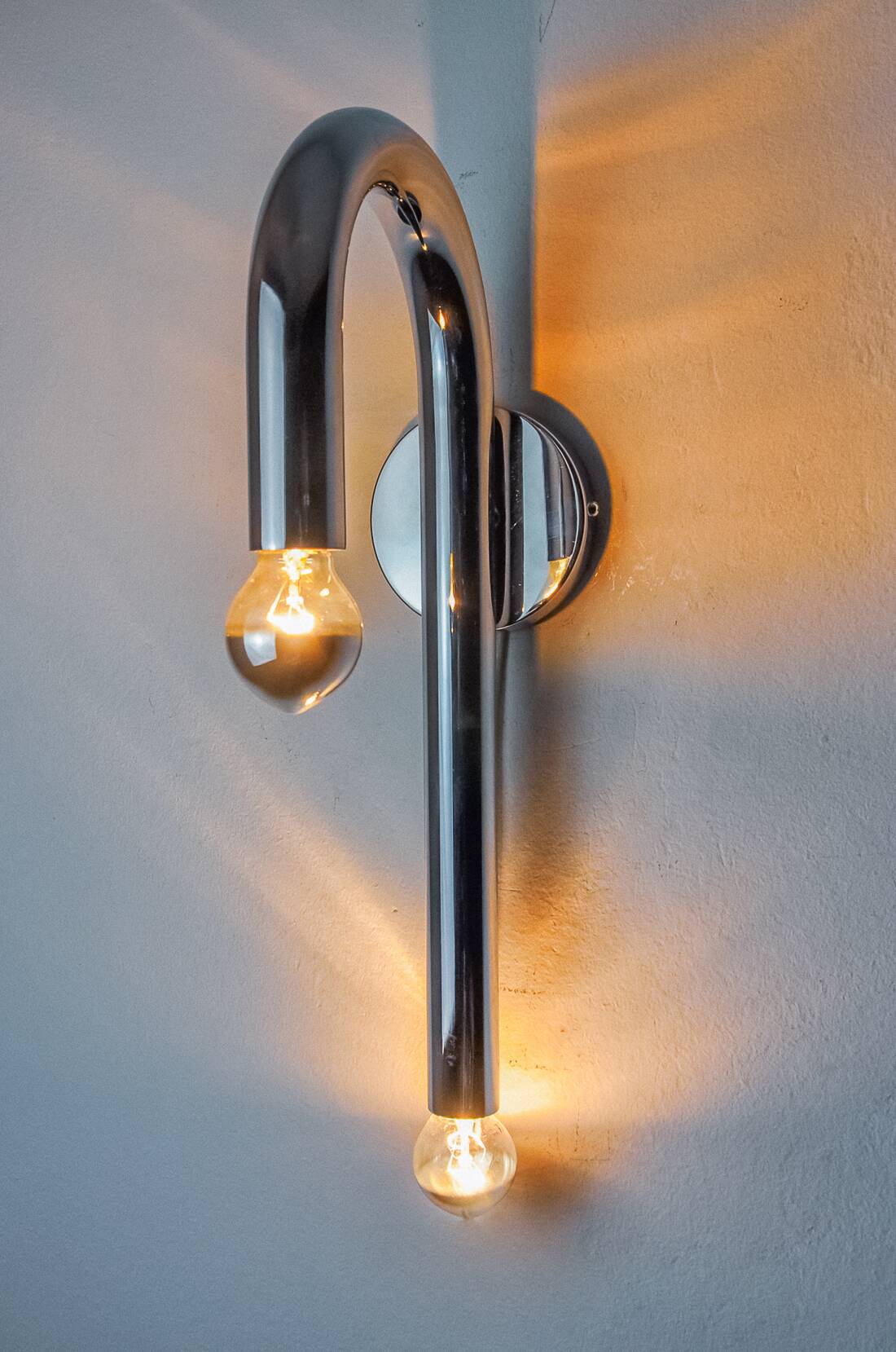 Space-age tubular wall lamp, chromed metal, Italy, 1970