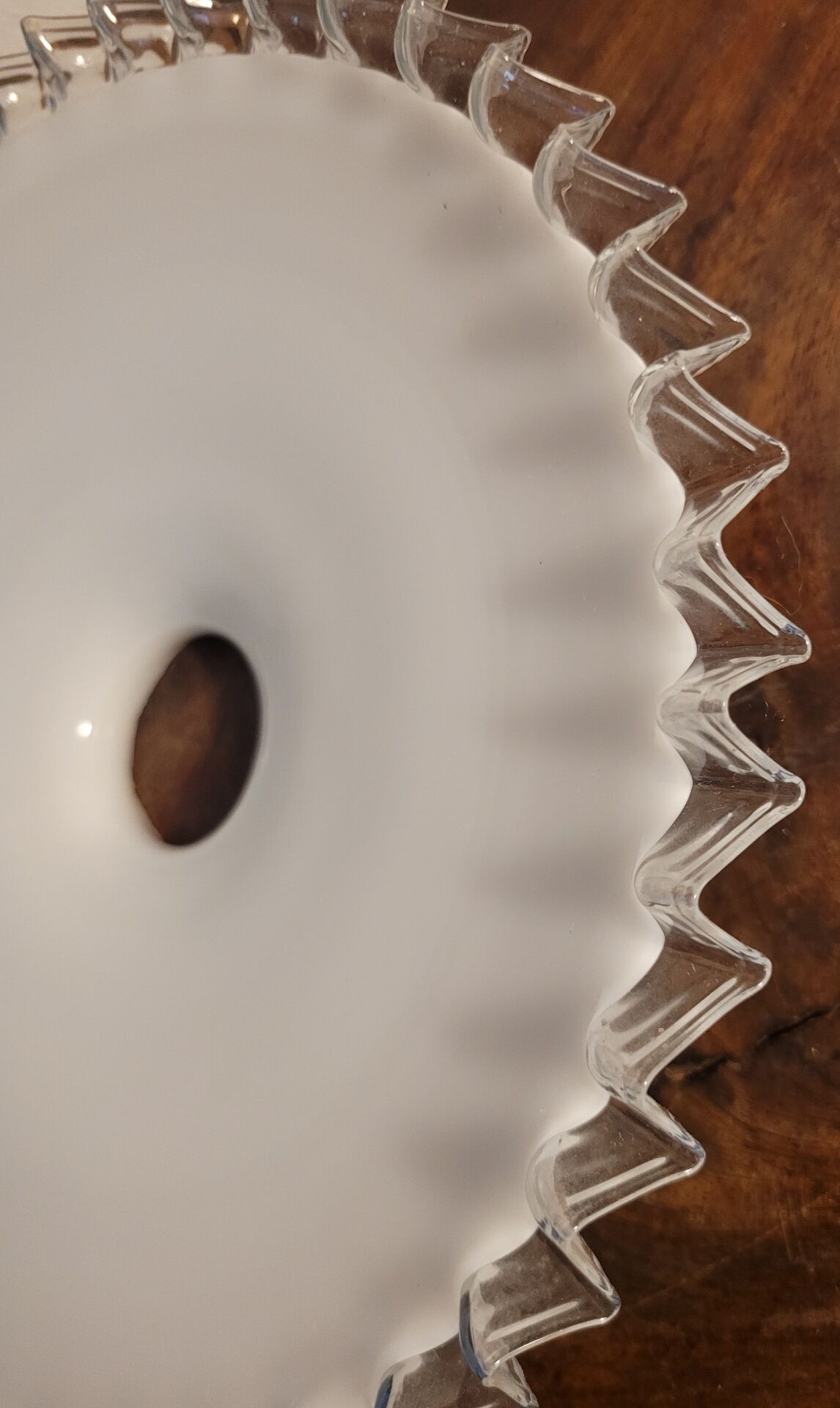 White opaline lampshade with a scalloped edge Ø 25.5 cm, first half of the 20th century.