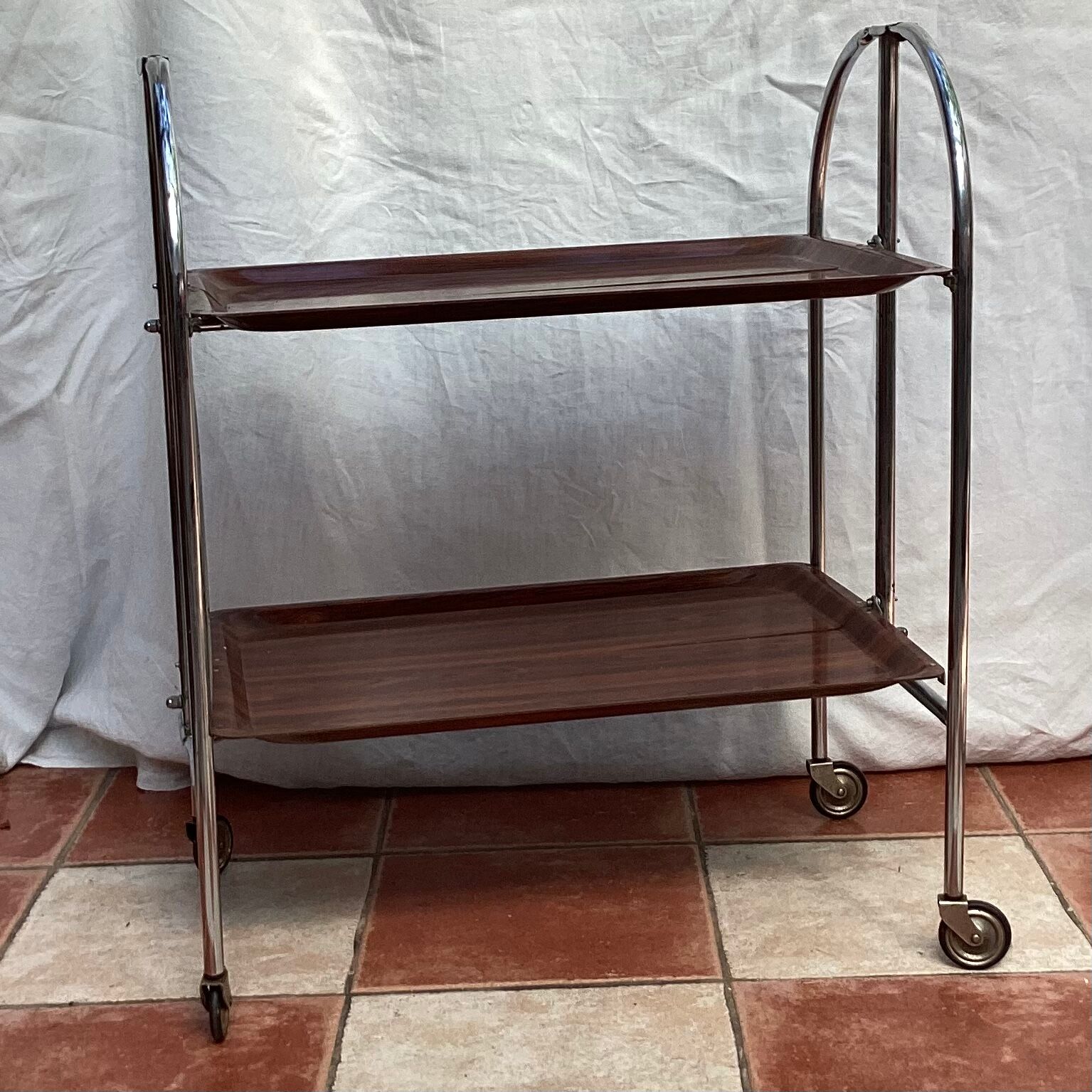Folding dessert table with castors