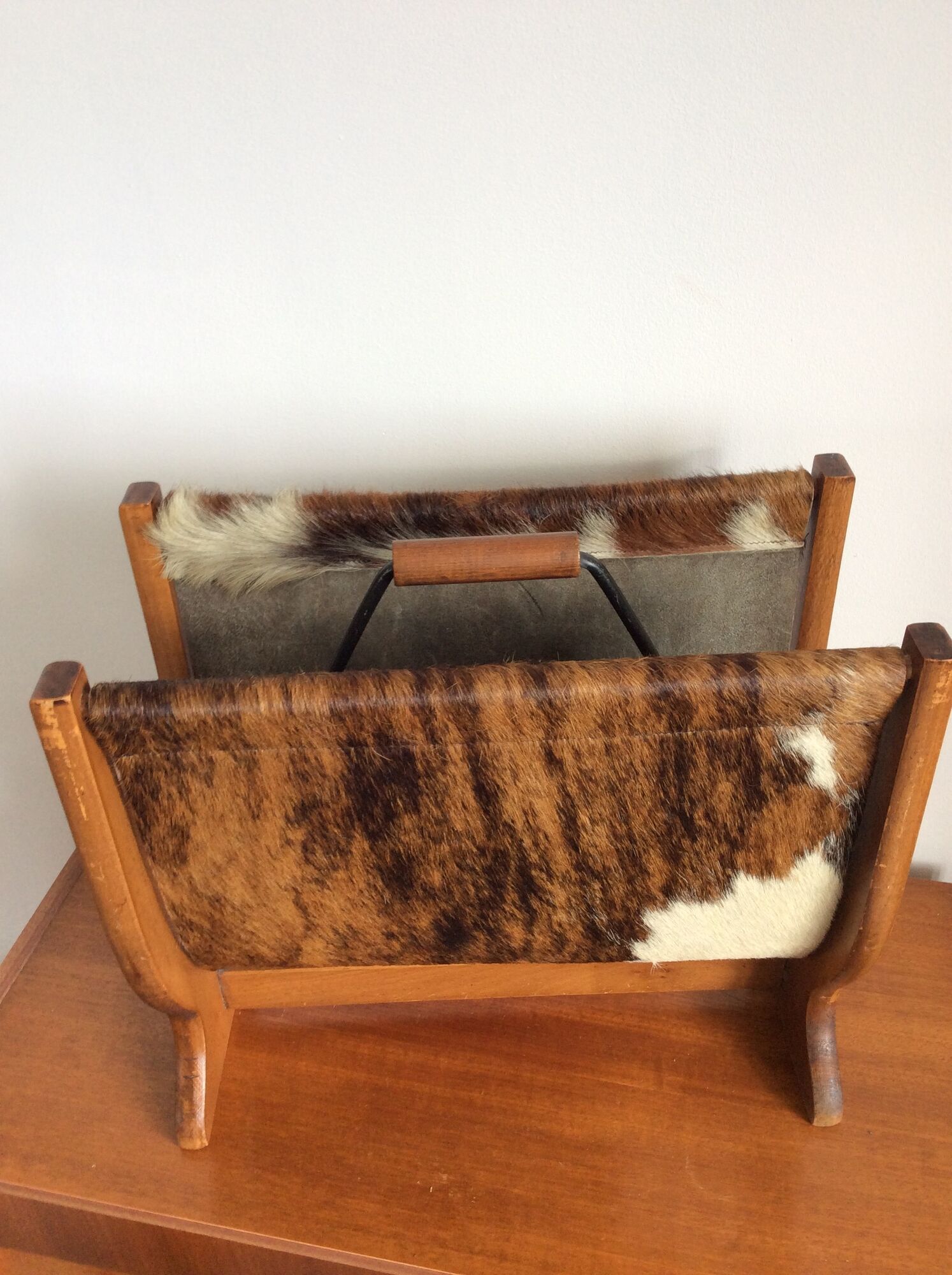 Review door from the 50s and 60s in wood and cowhide