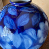 Camille Tharaud ball vase - Height 18 cm - Water lily decoration