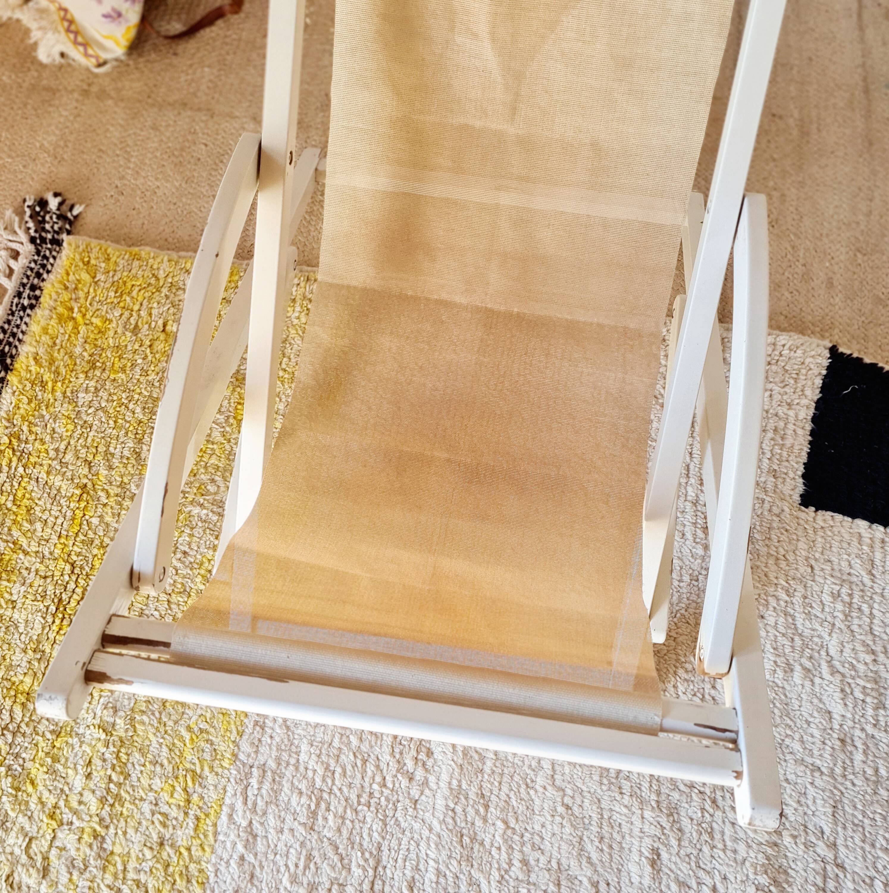 Old white wood deck chair Triconfort