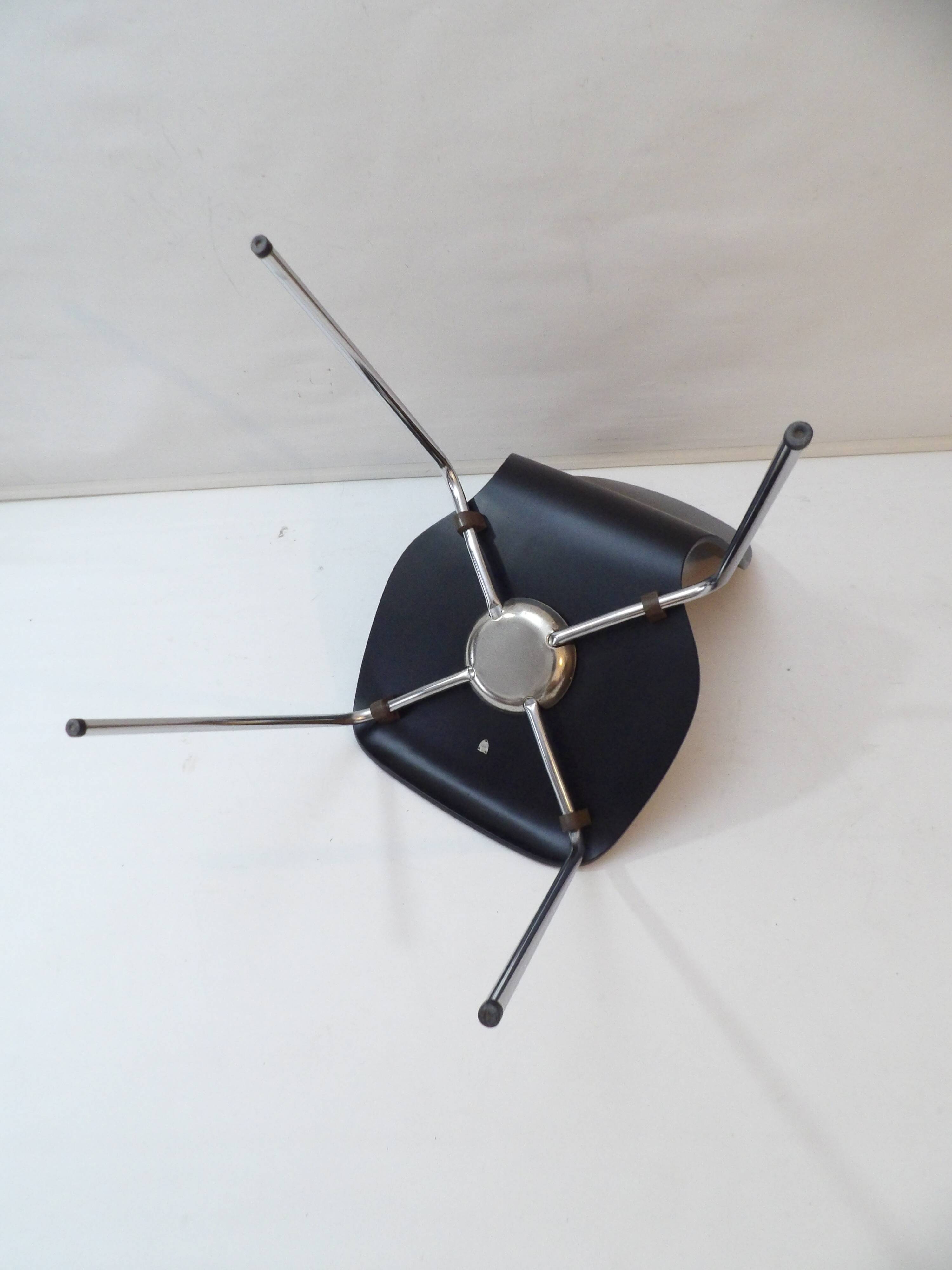 Ilmari Lappalainen - A set of three 'Columna' chairs for Asko. Ca. 1956. Fi