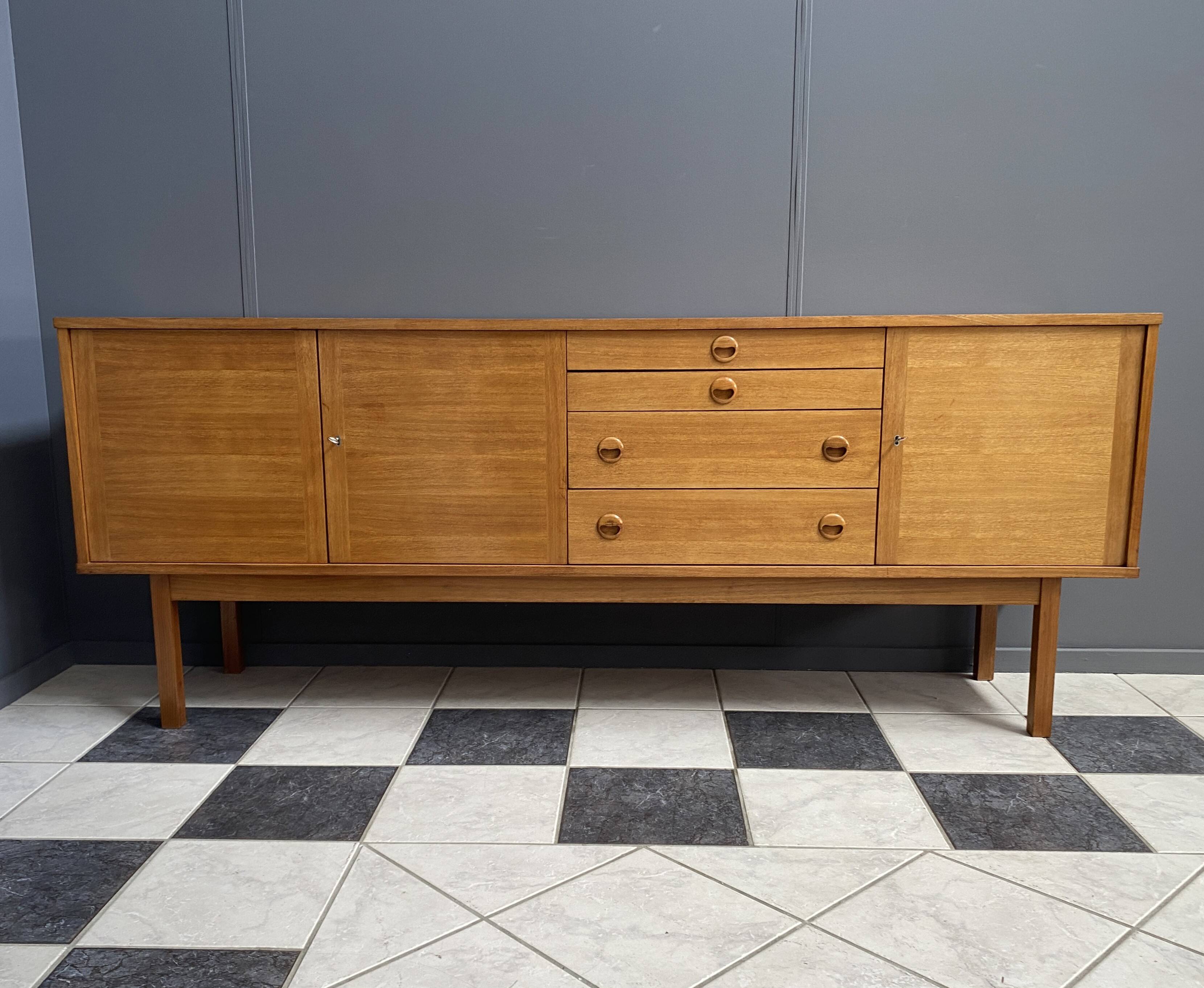 Buffet de style danois des années 1960