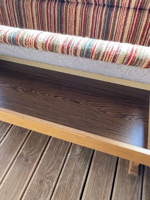 Corner bench for chalet