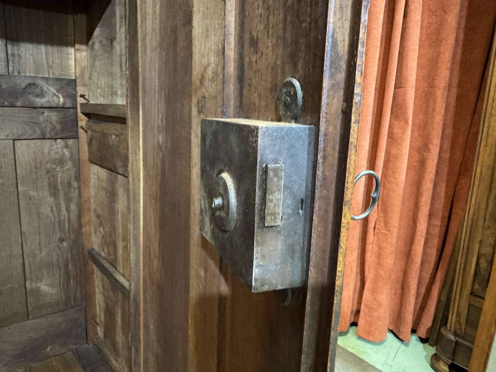 Armoire penderie Empire en merisier XIXème
