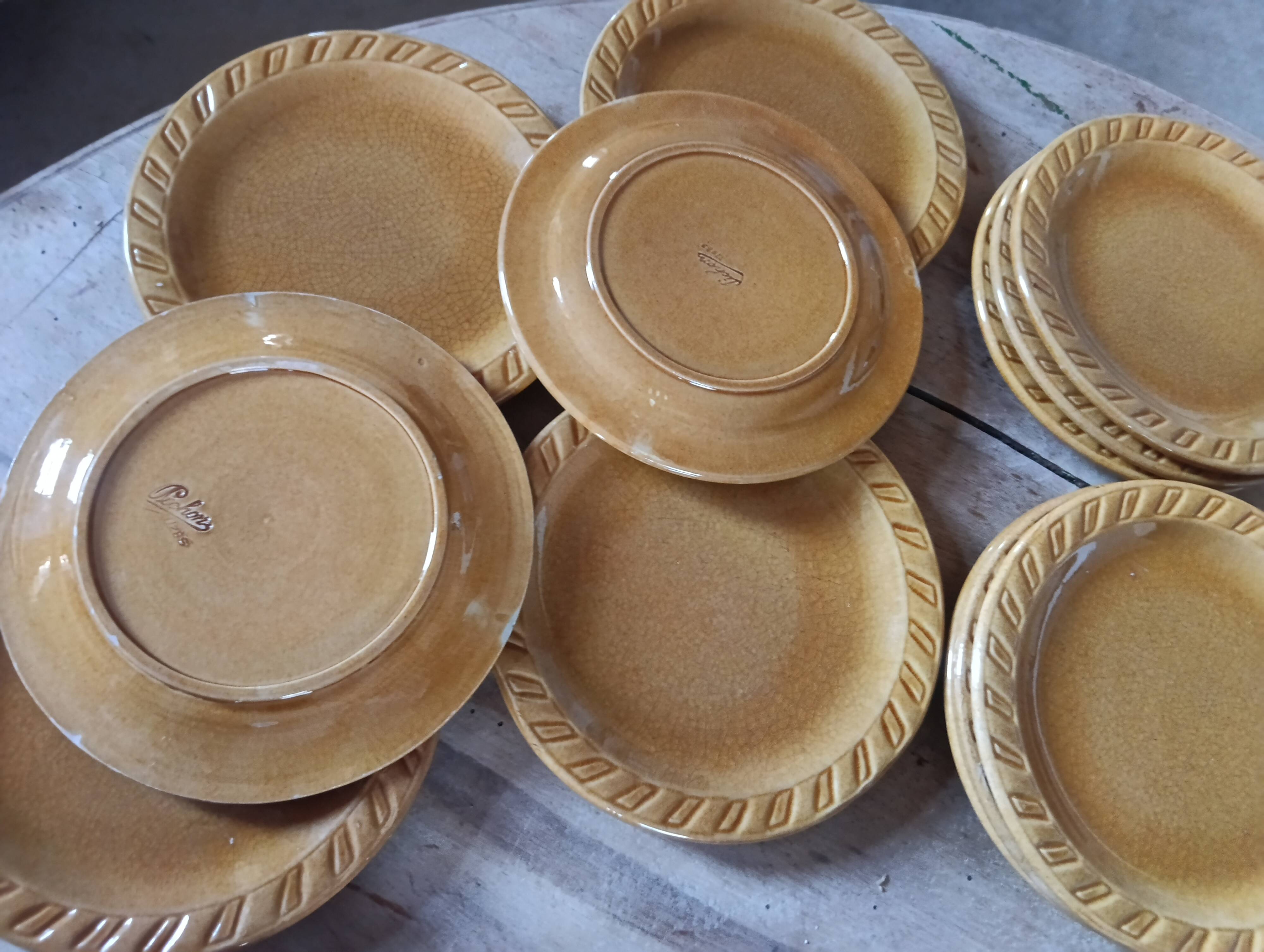 Maison Pichon Uzès rare set of 12 dessert plates