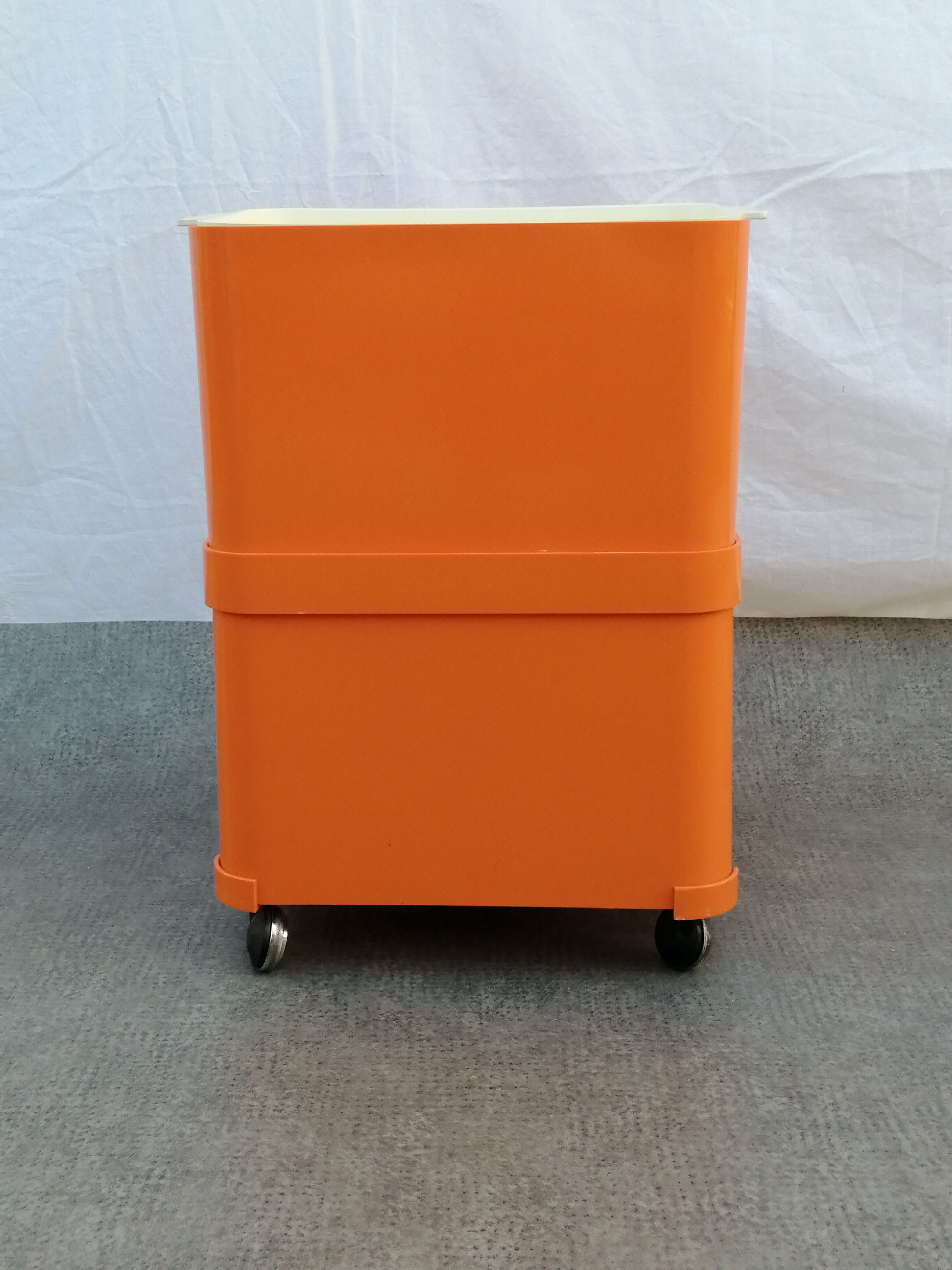 Flair style plastic service for Prisunic vintage 1970