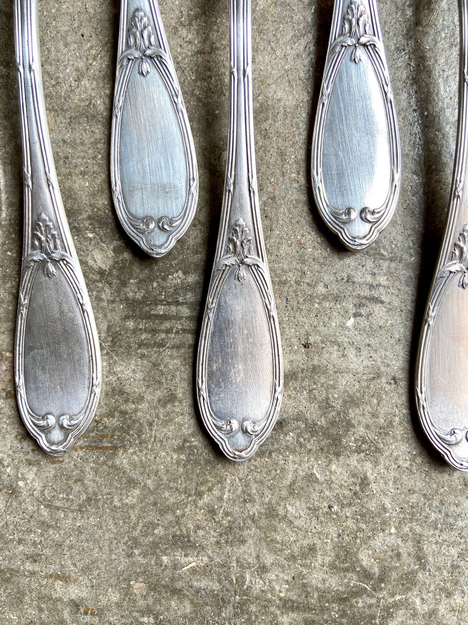 6 silver metal forks