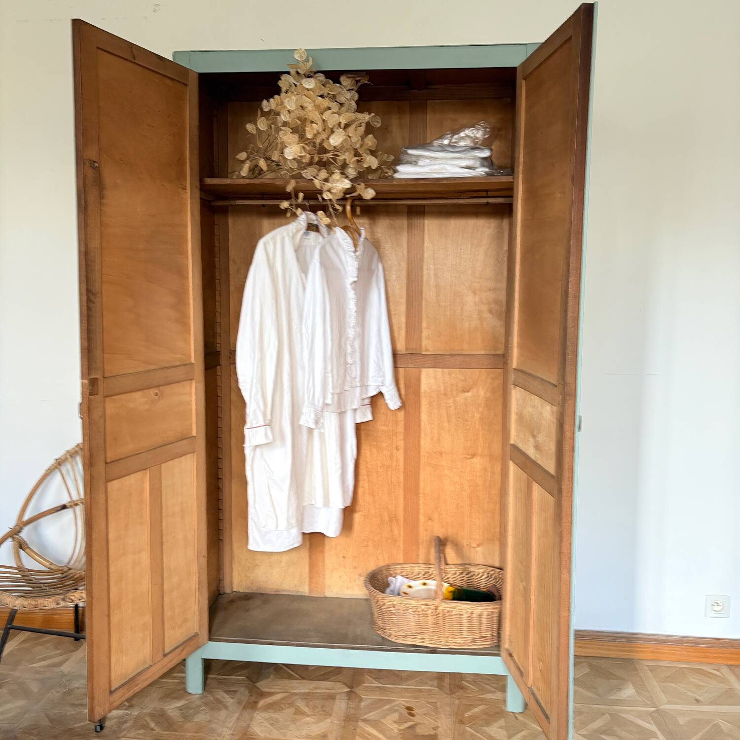 Armoire parisienne vert demoiselles