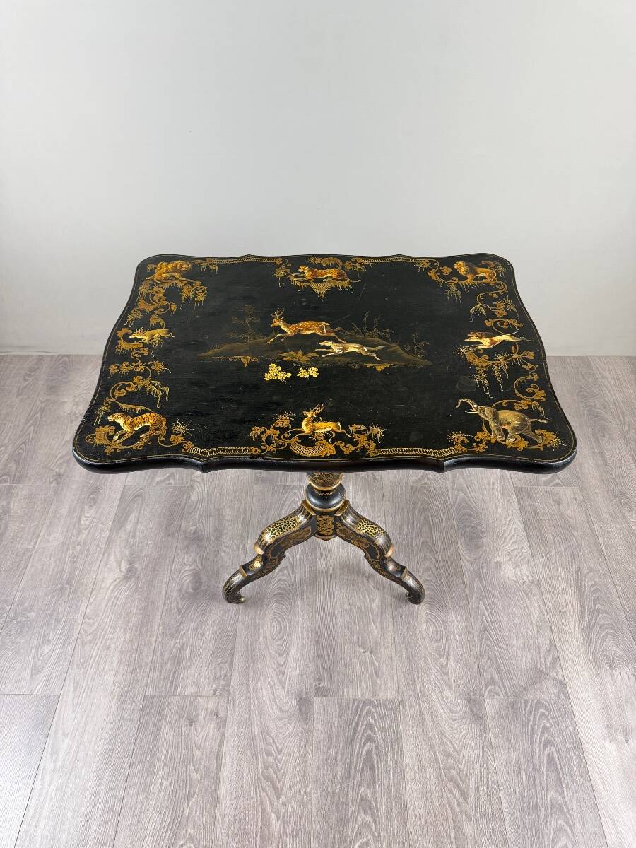 Table pliante Napoléon III en bois laqué noir et décor doré, XIXe siècle