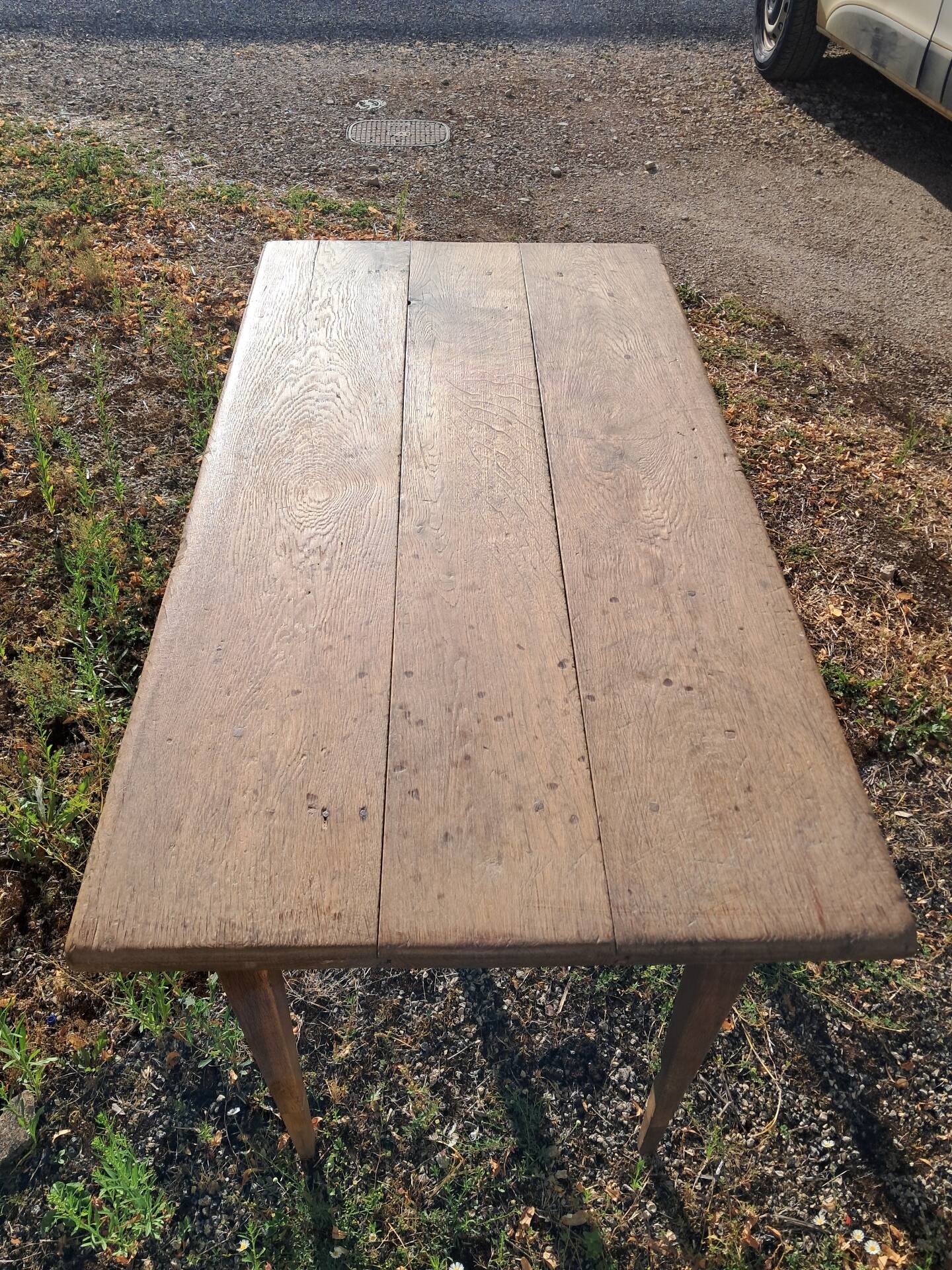 Small table in raw oak
