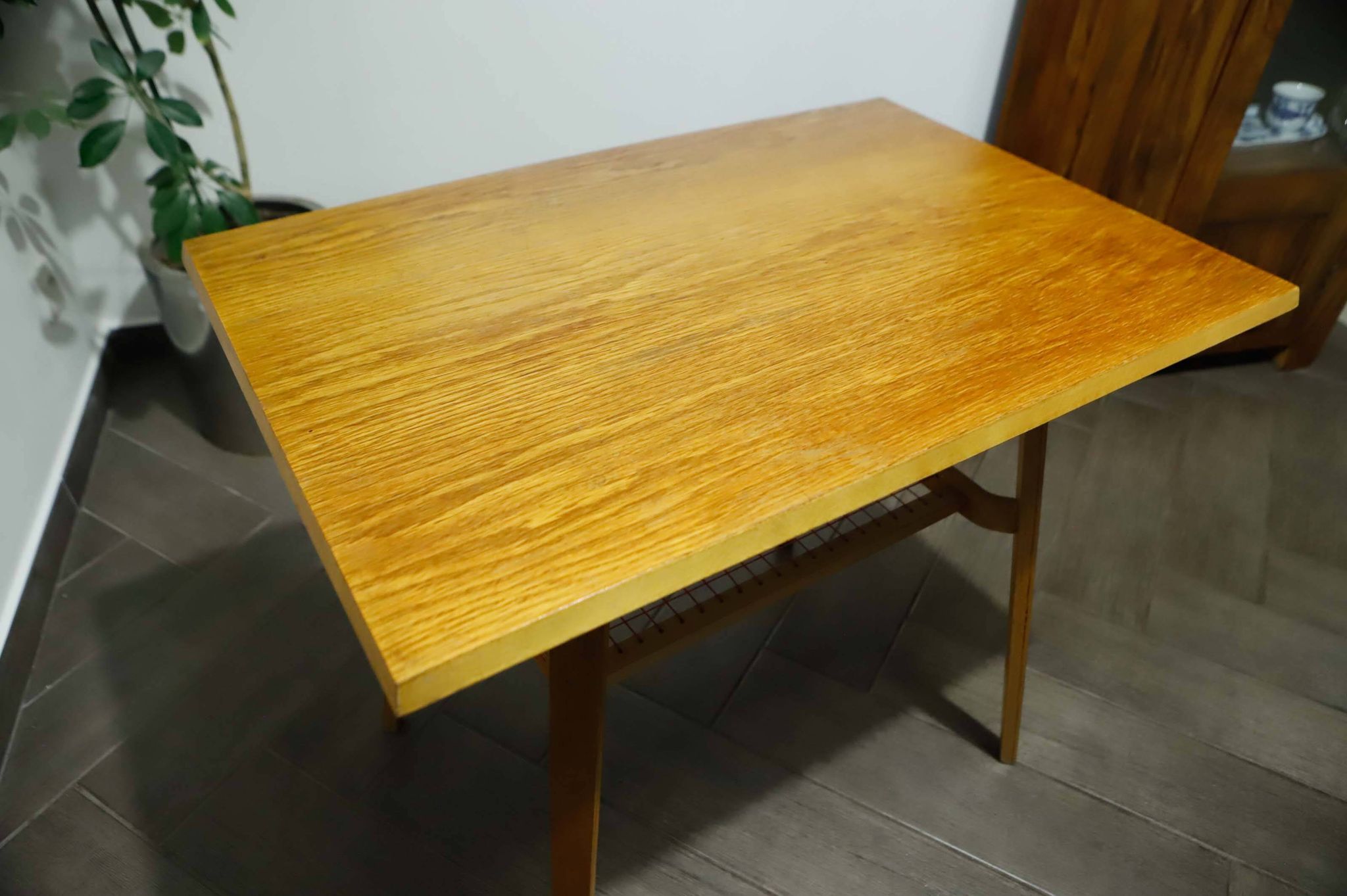 Brussels Style Retro Table with Red Woven Shelf