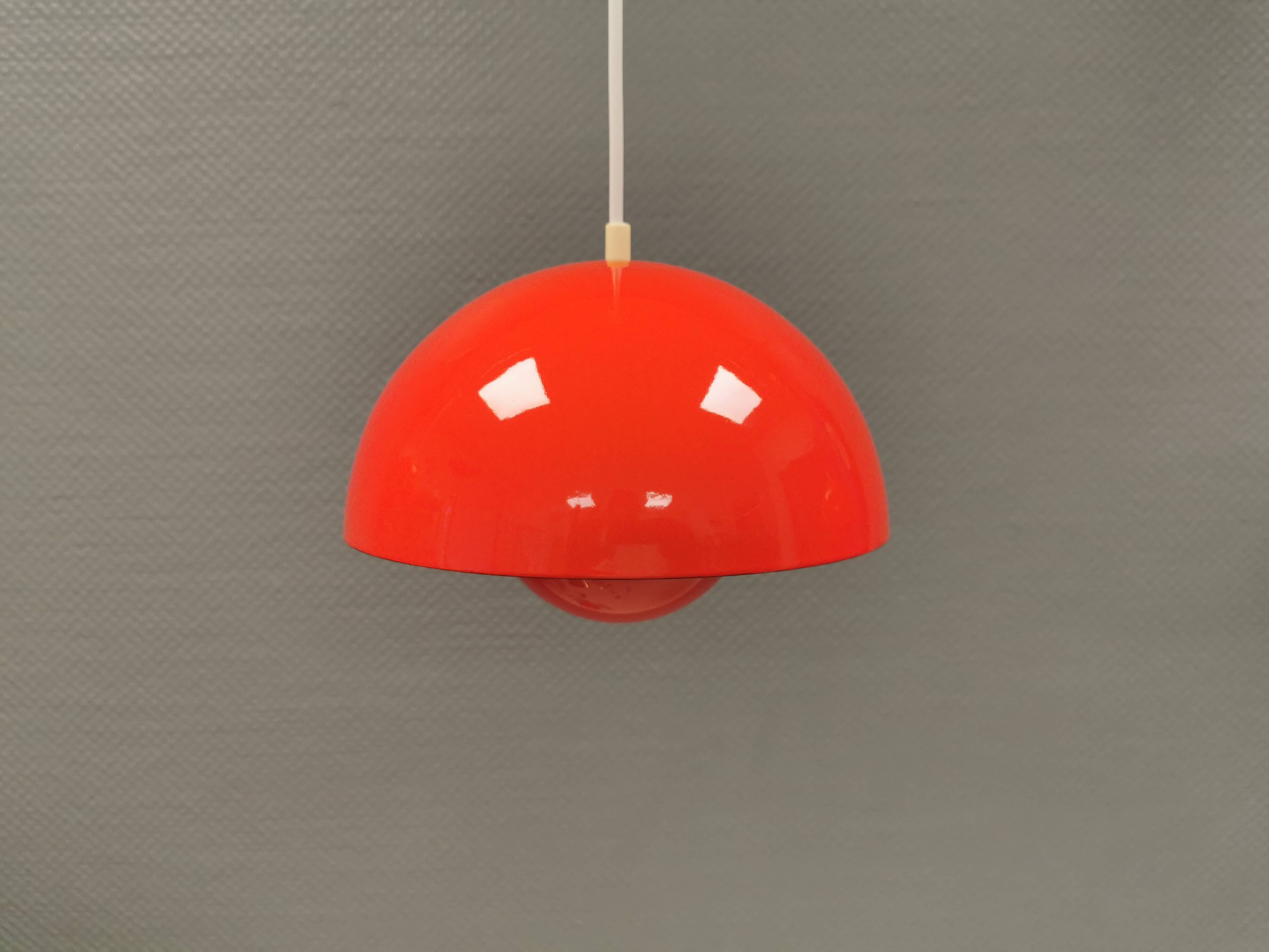 Suspension Flowerpot vp1 originales, conçue par Verner Panton.