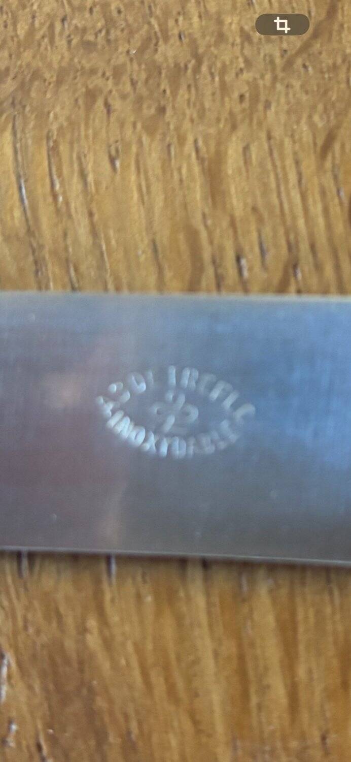 Service of 24 Art Deco knives with wooden handles and engraved metal ferrules from 1930.