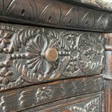 Commode XIXème pin noirci sculpté