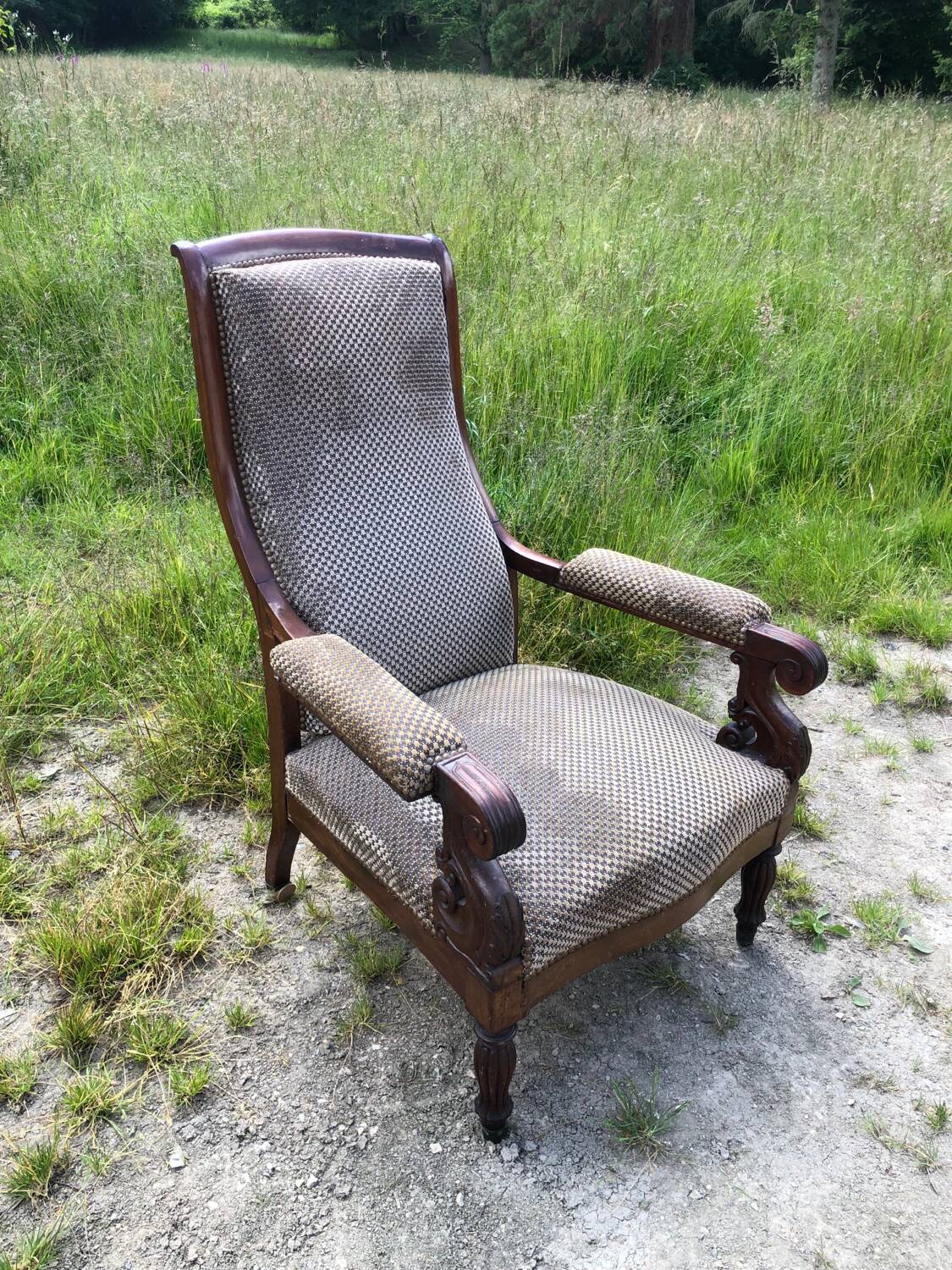 Voltaire wooden armchair in mahogany wood