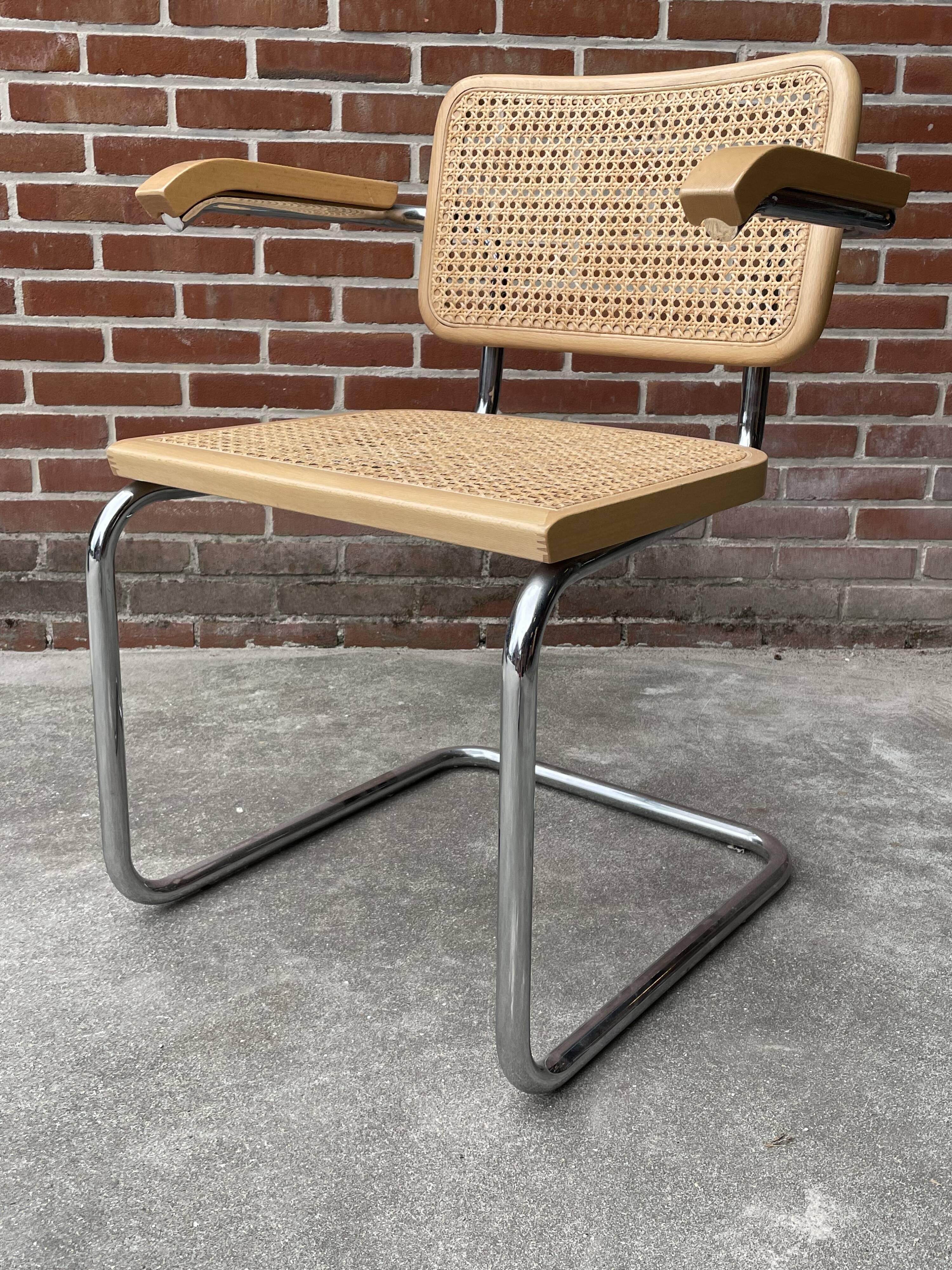 Chaise Cesca B64 avec accoudoirs par Marcel Breuer Design